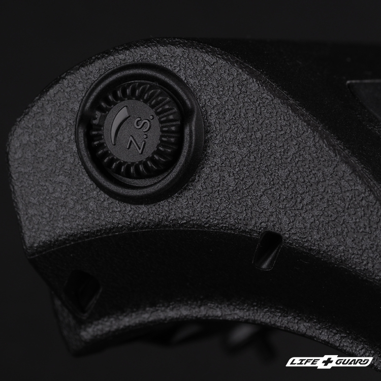 黑色砂紋貼膜質感特寫，LIFE+GUARD 設計風格