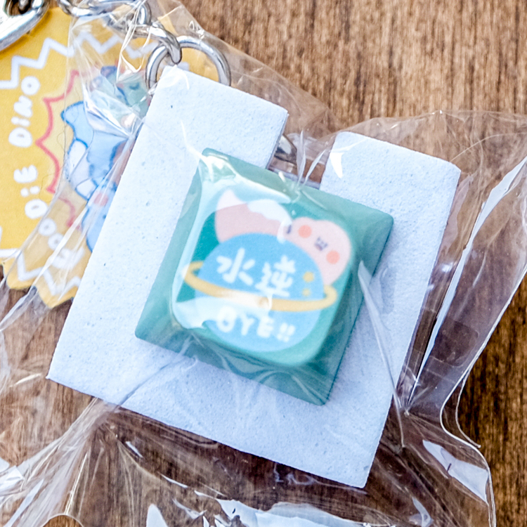 狗狗的小跳步，繪蹦砰！｜按鍵吊飾｜水逆