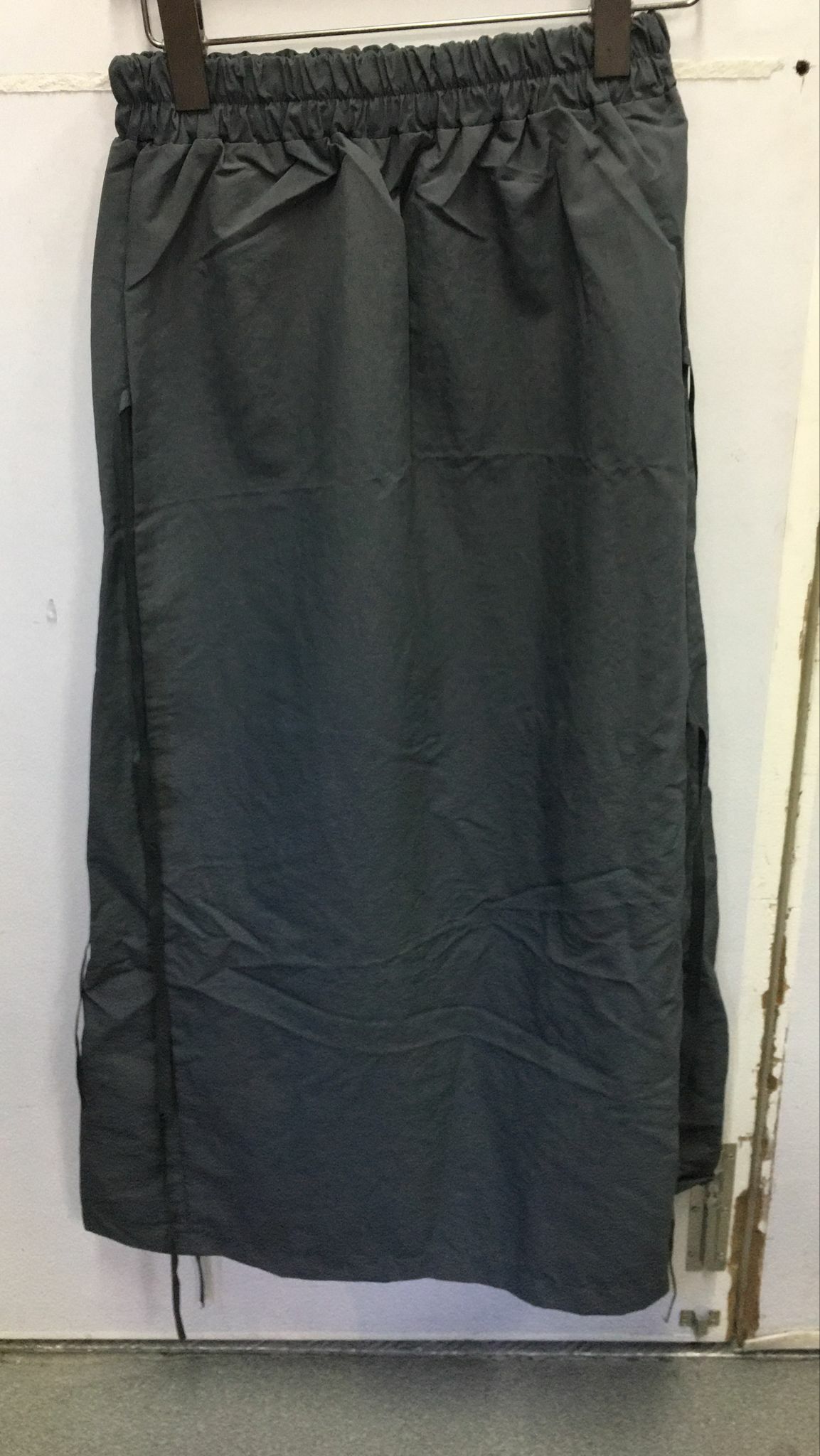 韓國橡筋腰側綁繩長裙,後裙有細V，清貨價貨品，不設退換(K2 F464)