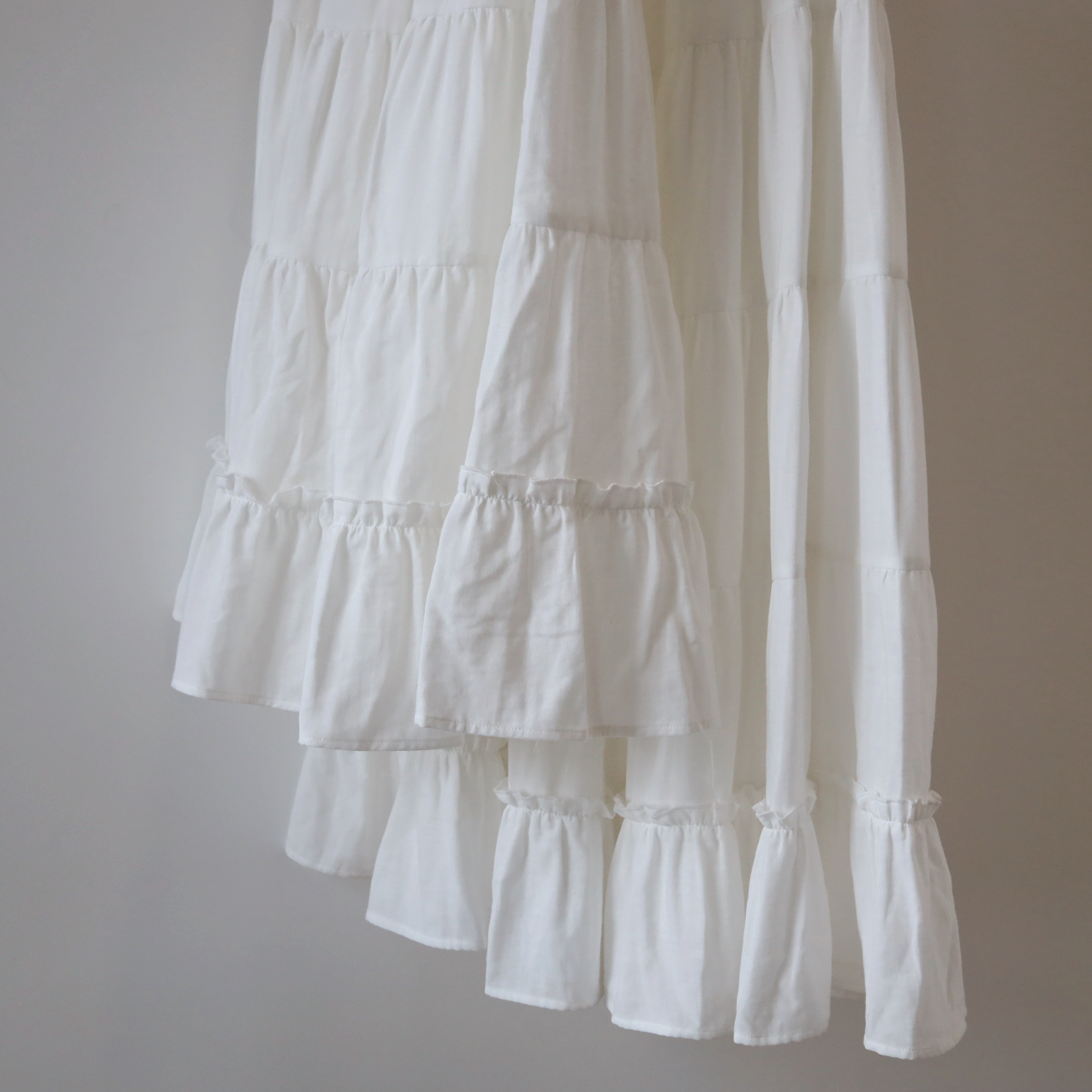 現貨 7154 日本面料 白茶大裙擺半身裙 不透不用打底