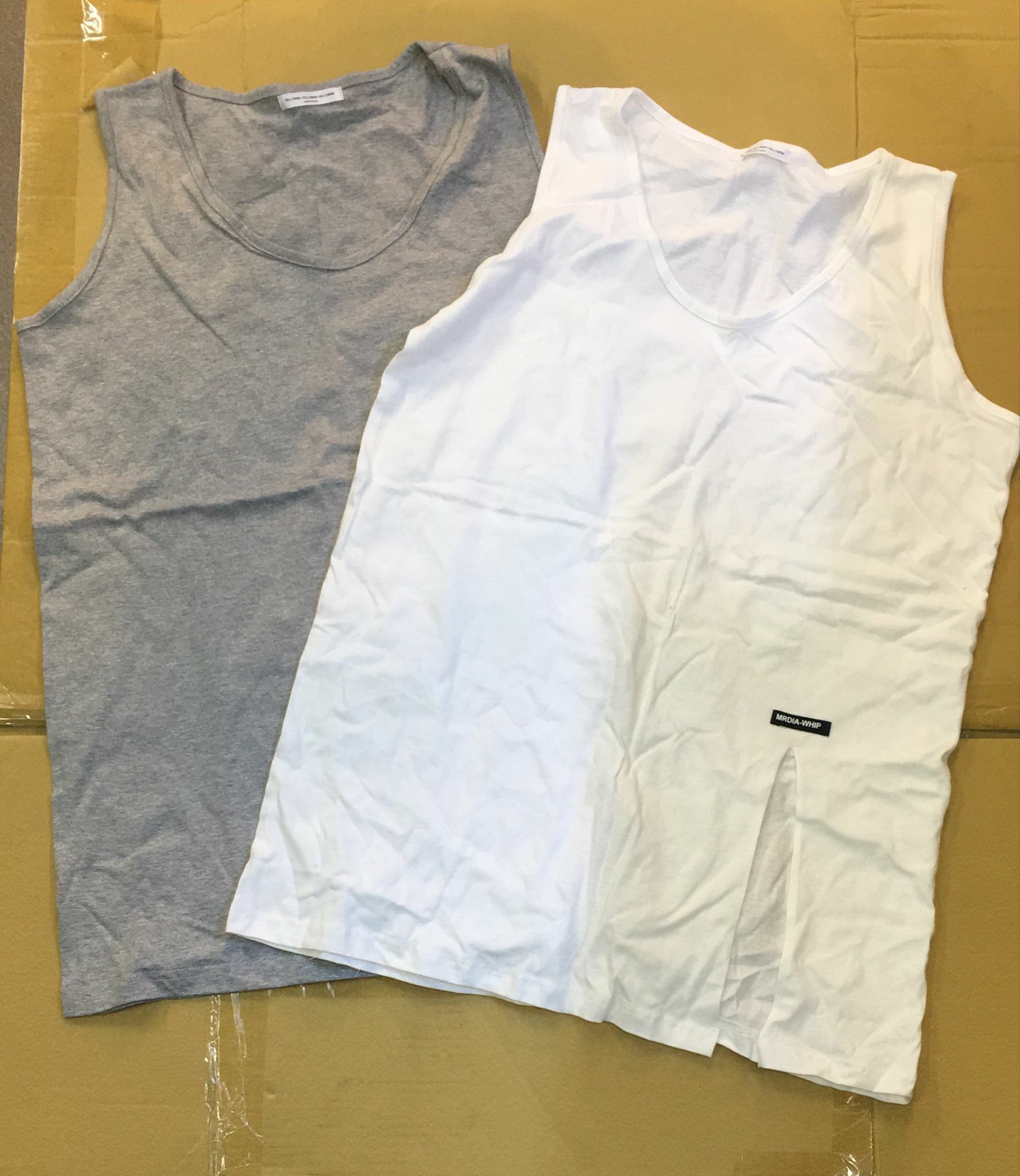 現貨 韓國前開V邊背心，清貨價貨品，不設退換 (AT2 468)