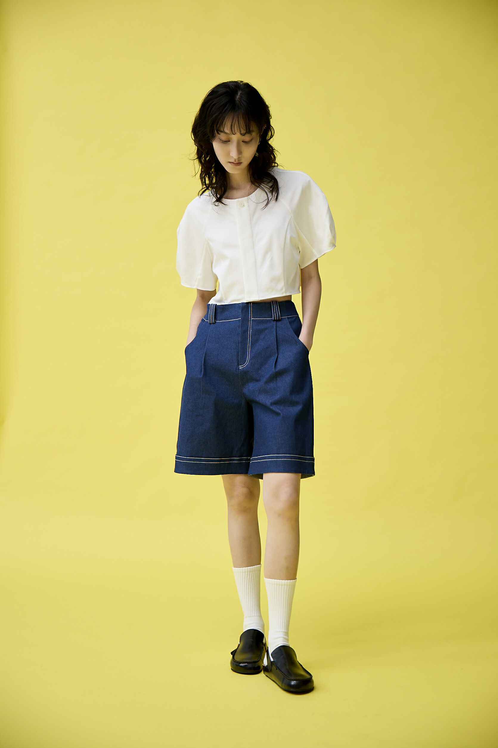 圓領蓬袖短襯衫