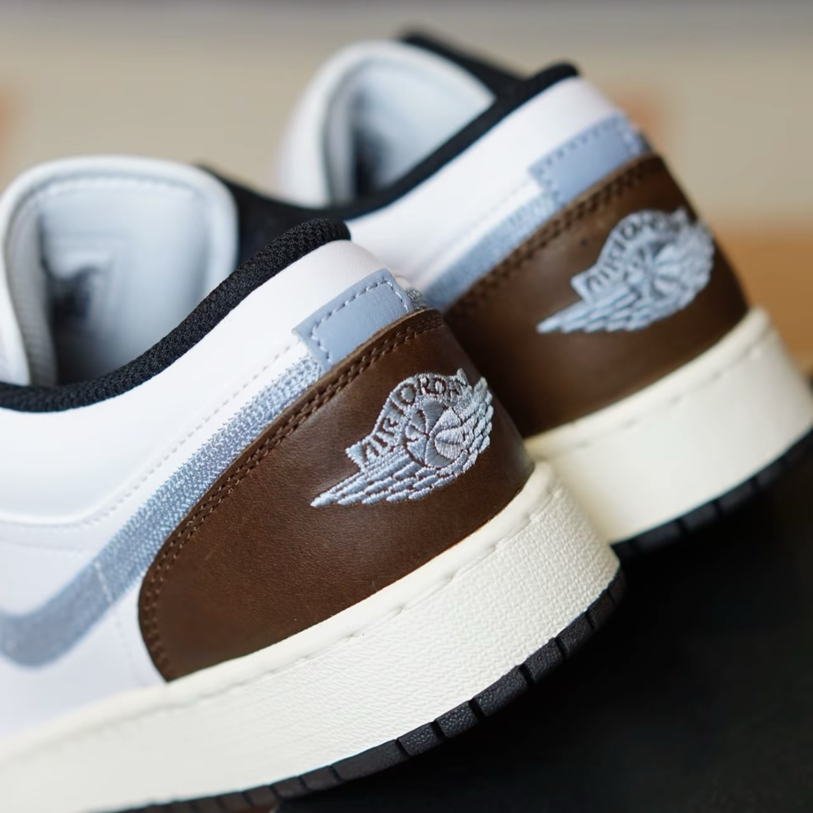 Nike Air Jordan 1 Low SE GS 摩卡棕 白棕 藍勾 刺繡 AJ1 低筒休閒鞋