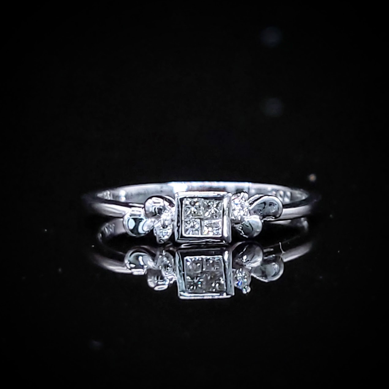 18K White Gold 0.11ct Diamond Ring
