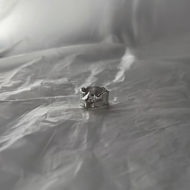 PROJ-ORNMNT 煥銀熔岩戒