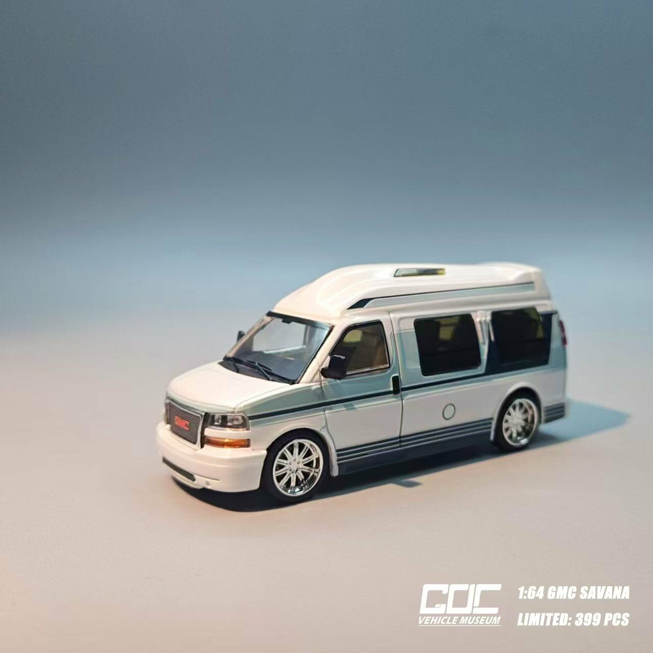 1/64 GOC  GMC Savana White with Blue Stripes LHD (GOCGMCSWBL )