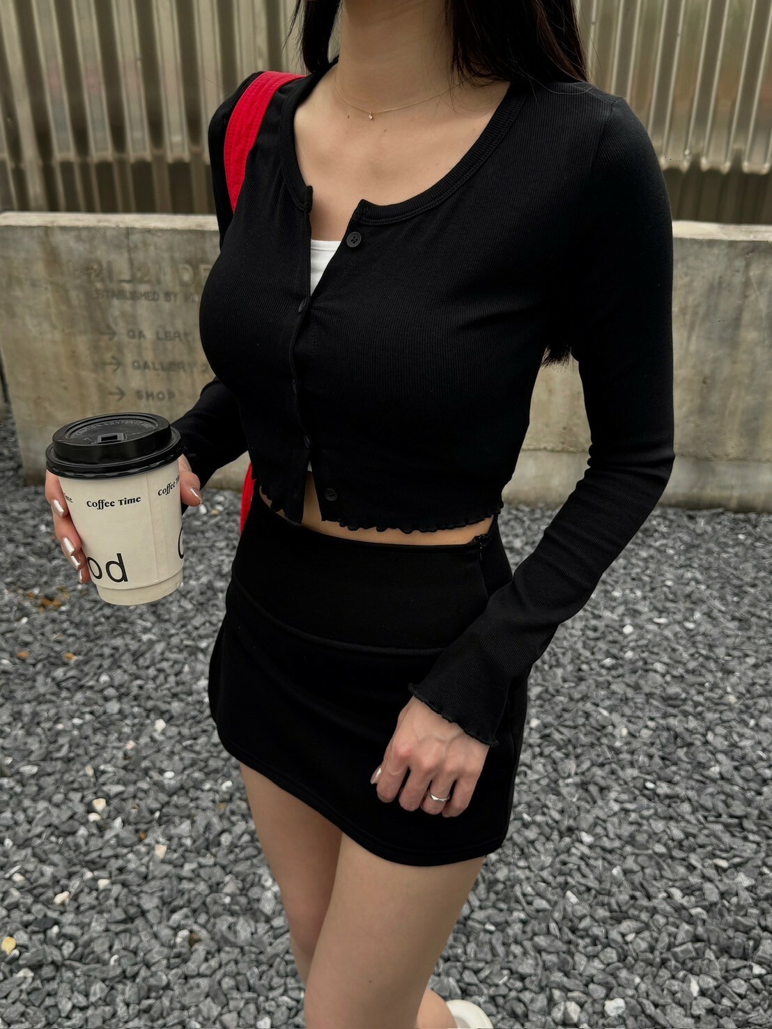 木耳邊彈性排釦上衣