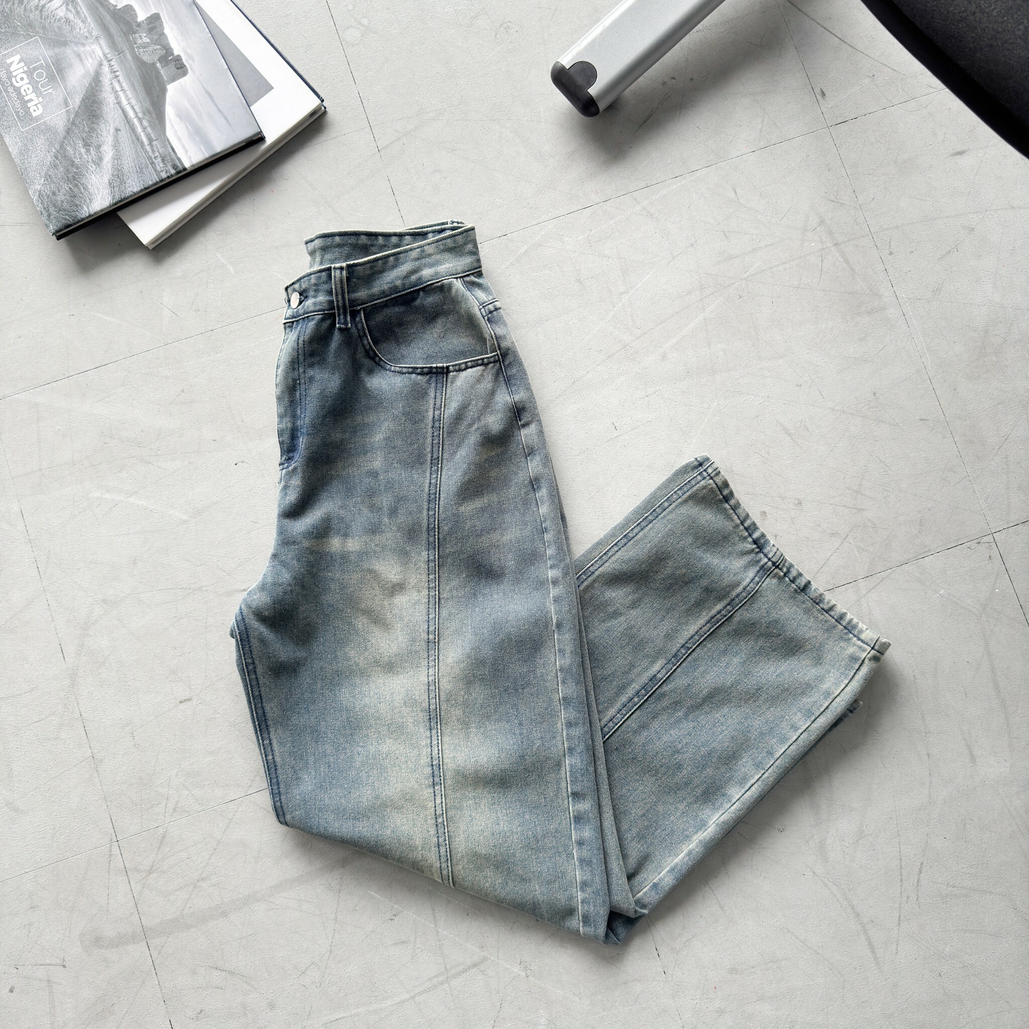 自訂款 仿舊刷白廓形牛仔褲 IM80791