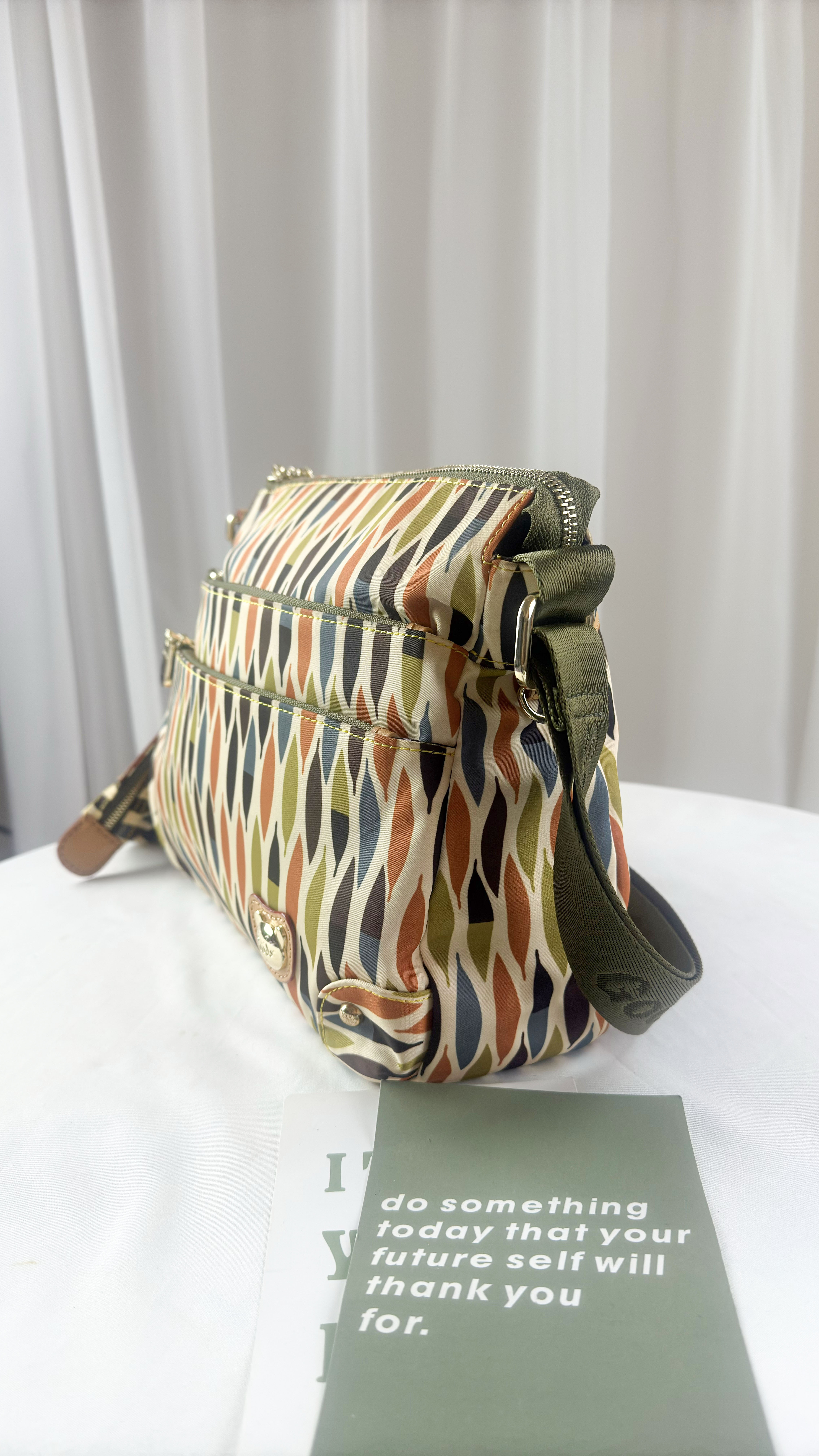 FamilyBear 小草拼色防潑水側背包  #2045