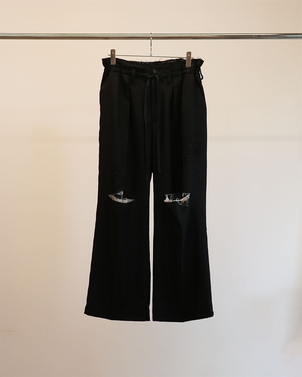 ANCELLM - DAMAGE WOOL 2TUCK SLACKS / BLACK ANCELLM - DAMAGE WOOL 2TUCK SLACKS / BLACK