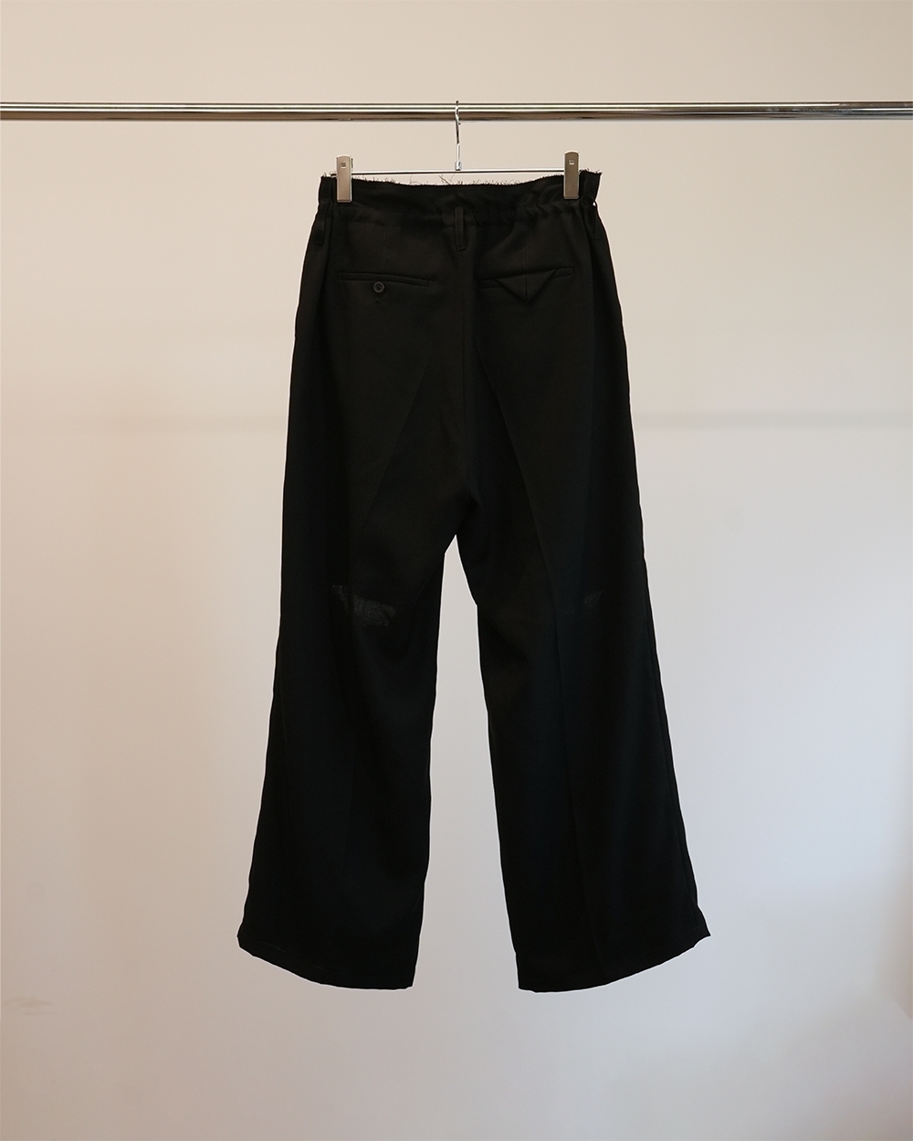ANCELLM - DAMAGE WOOL 2TUCK SLACKS / BLACK ANCELLM - DAMAGE WOOL 2TUCK SLACKS / BLACK