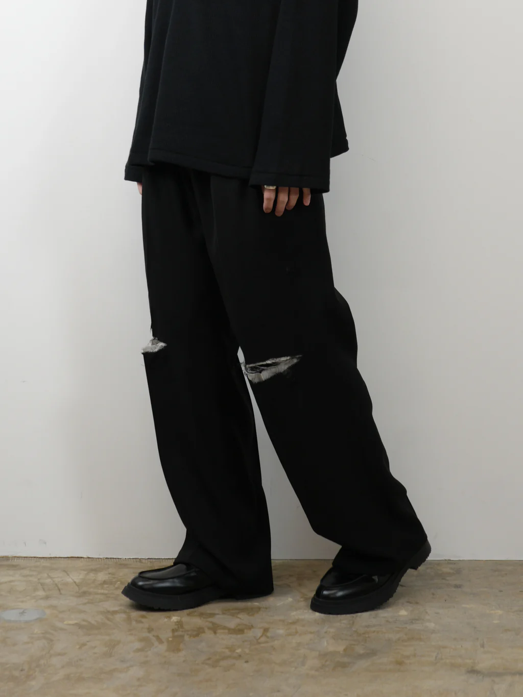 ANCELLM - DAMAGE WOOL 2TUCK SLACKS / BLACK