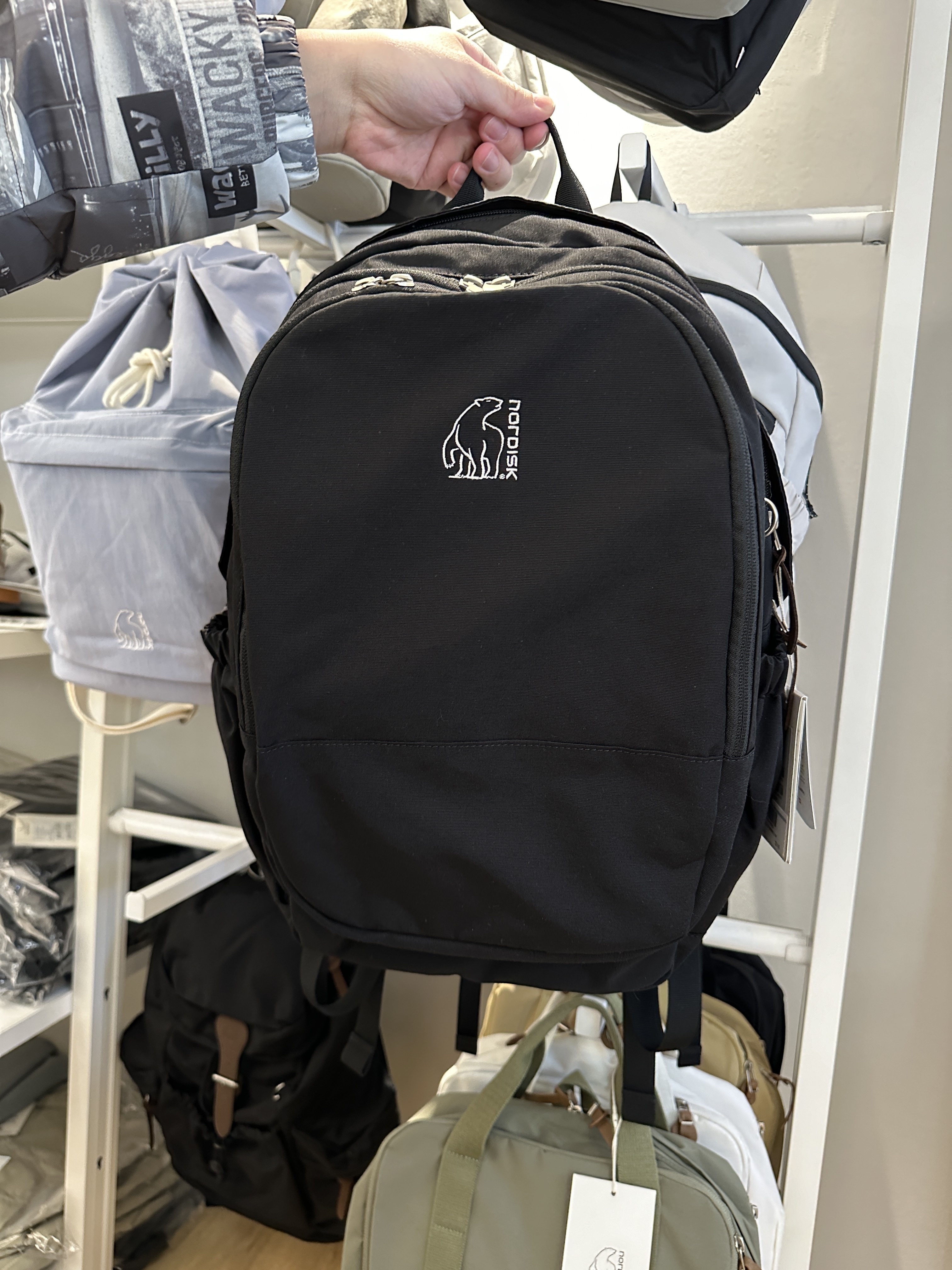 【現貨】Nordisk 小白熊 三層 後背包 OUS25B06Z1