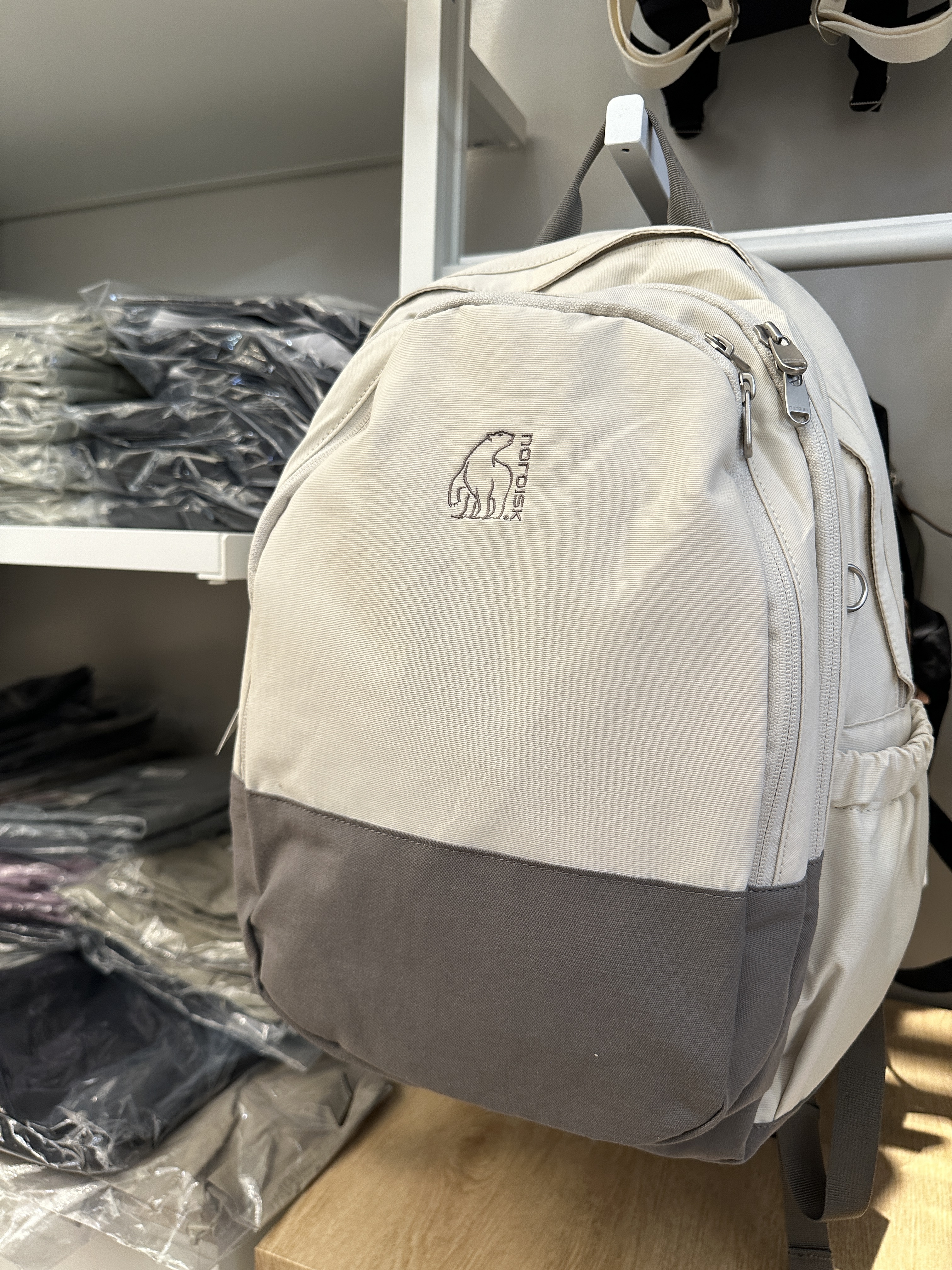 【現貨】Nordisk 小白熊 三層 後背包 OUS25B06Z1