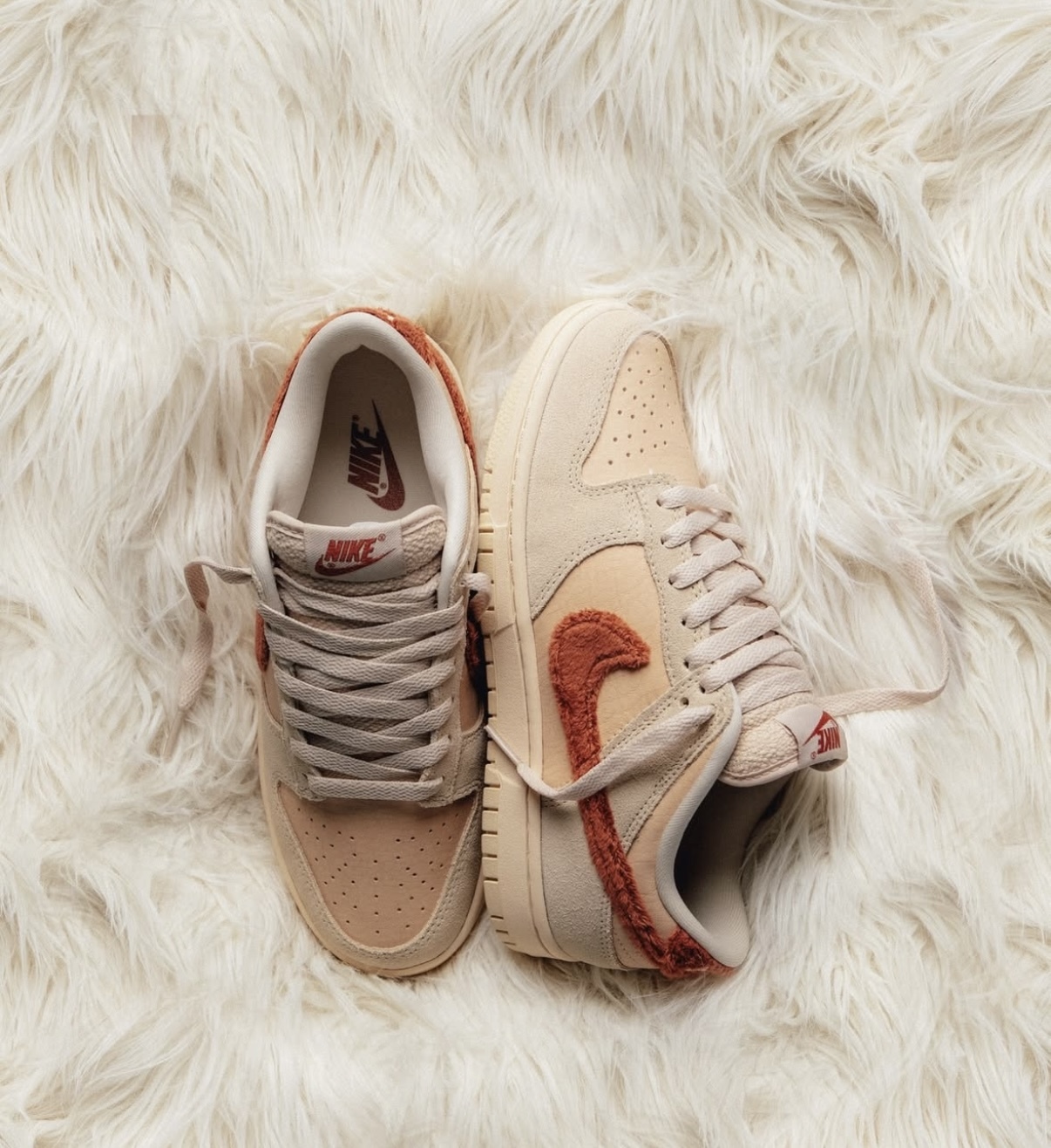 Nike Dunk Low 草莓絲絨 粉色 奶灰色 毛絨 荔枝皮 麂皮 女款 DZ4706-200/預購