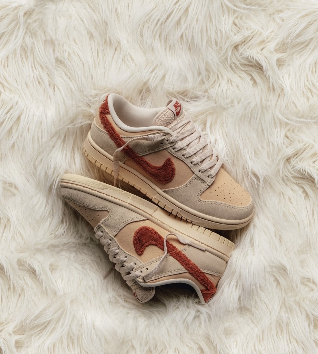 Nike Dunk Low 草莓絲絨 粉色 奶灰色 毛絨 荔枝皮 麂皮 女款 DZ4706-200/預購