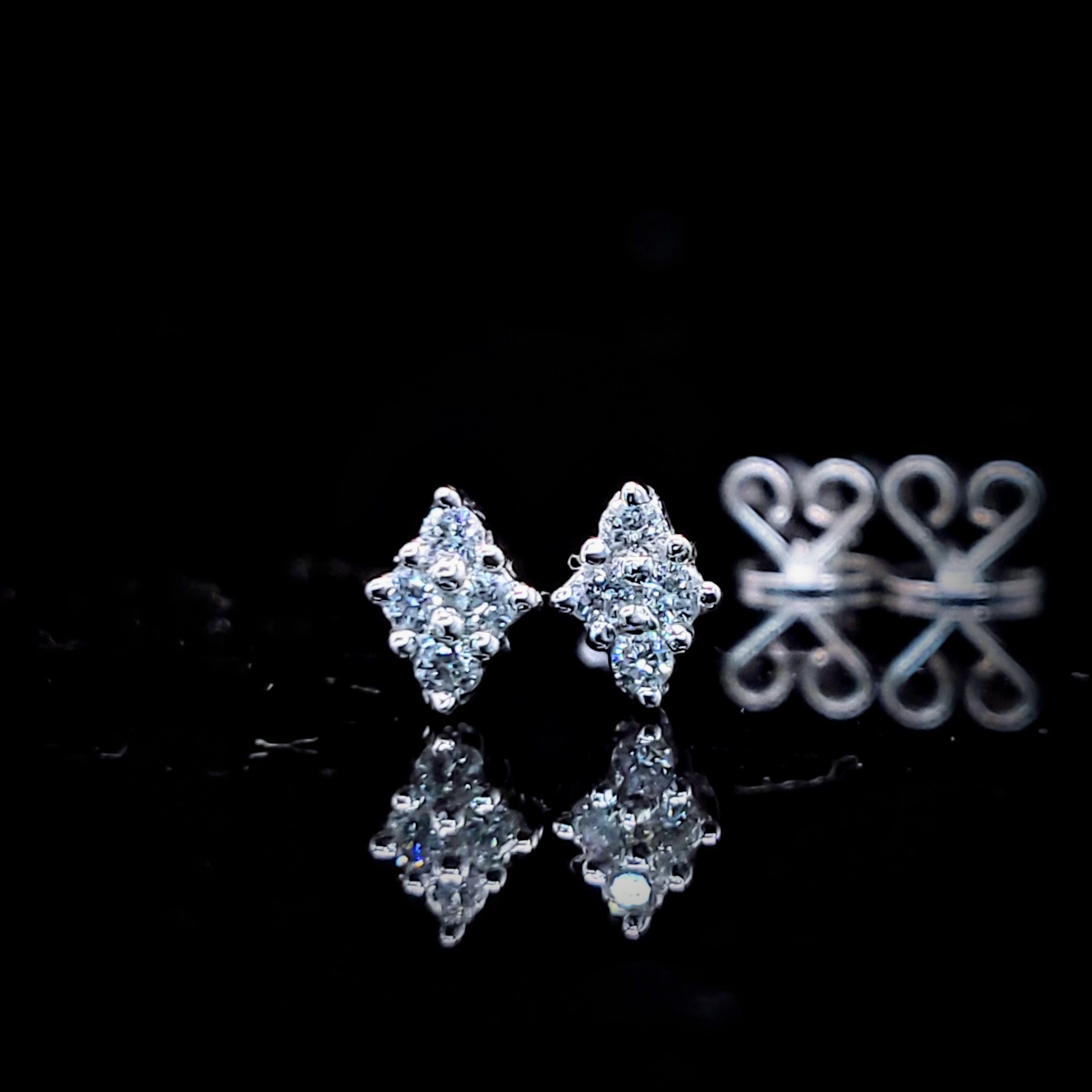 全新18K白金18份鑽石耳環