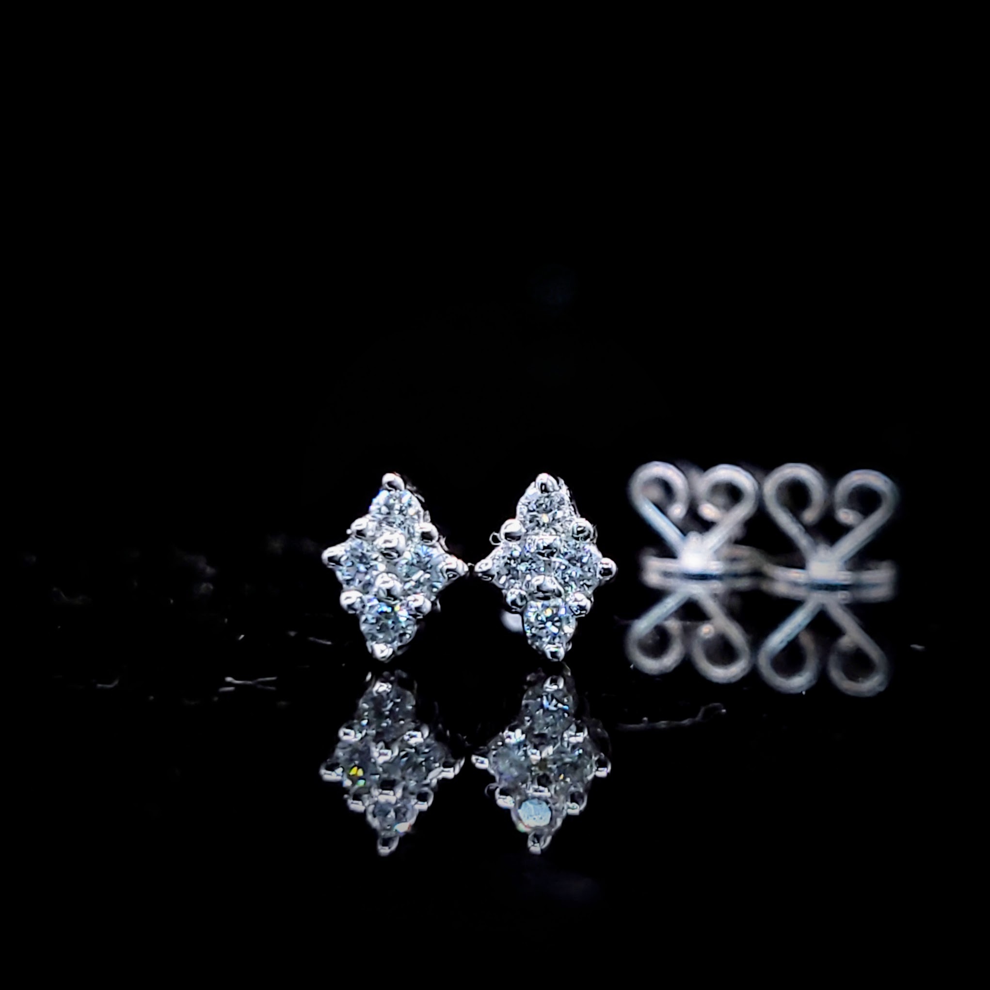 全新18K白金18份鑽石耳環