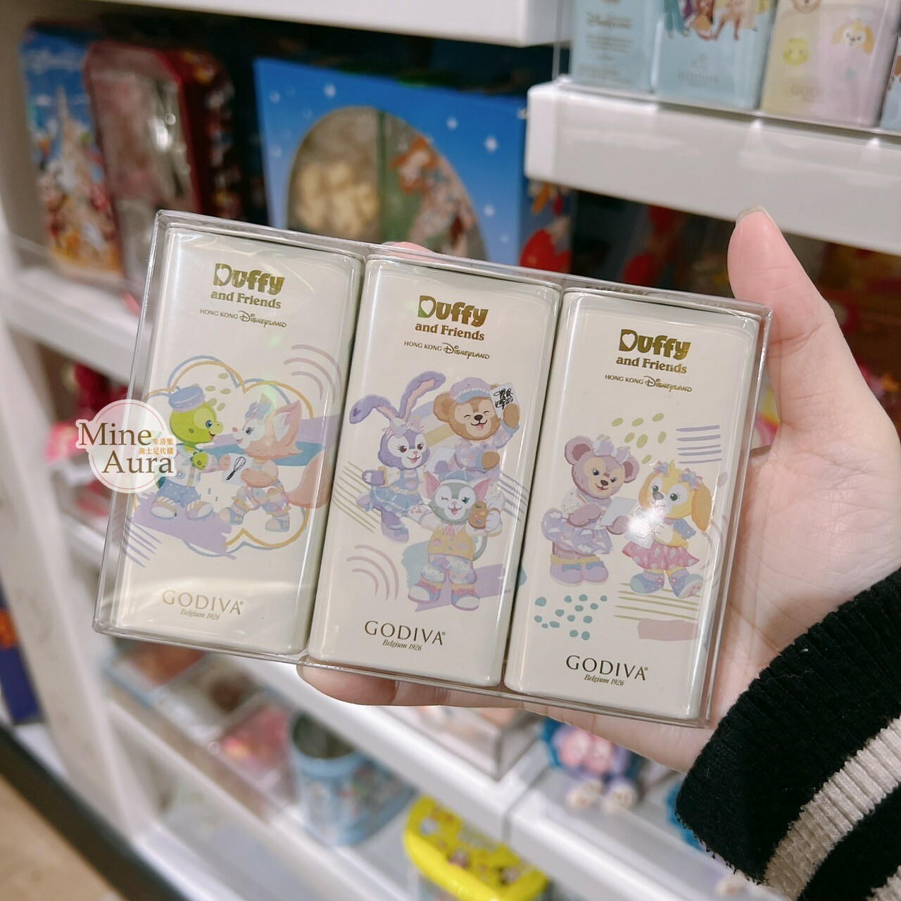 達菲 Duffy 與好友們 快樂相傳 smiles go around x GODIVA 聯名 巧克力球 隨身鐵盒 3入組 -香港迪士尼樂園