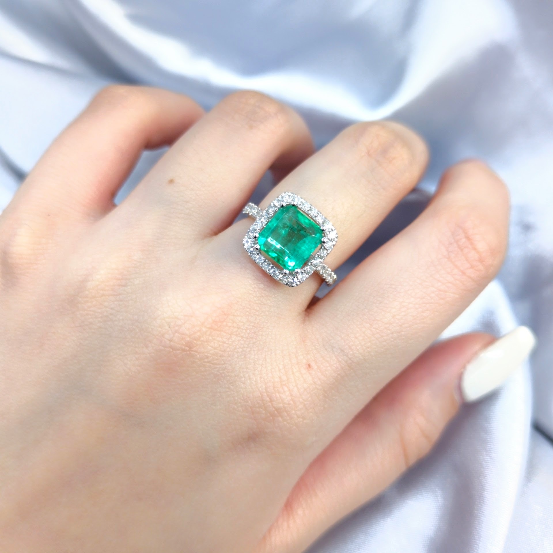 18K White Gold 1.91ct Emerald and Diamond Ring