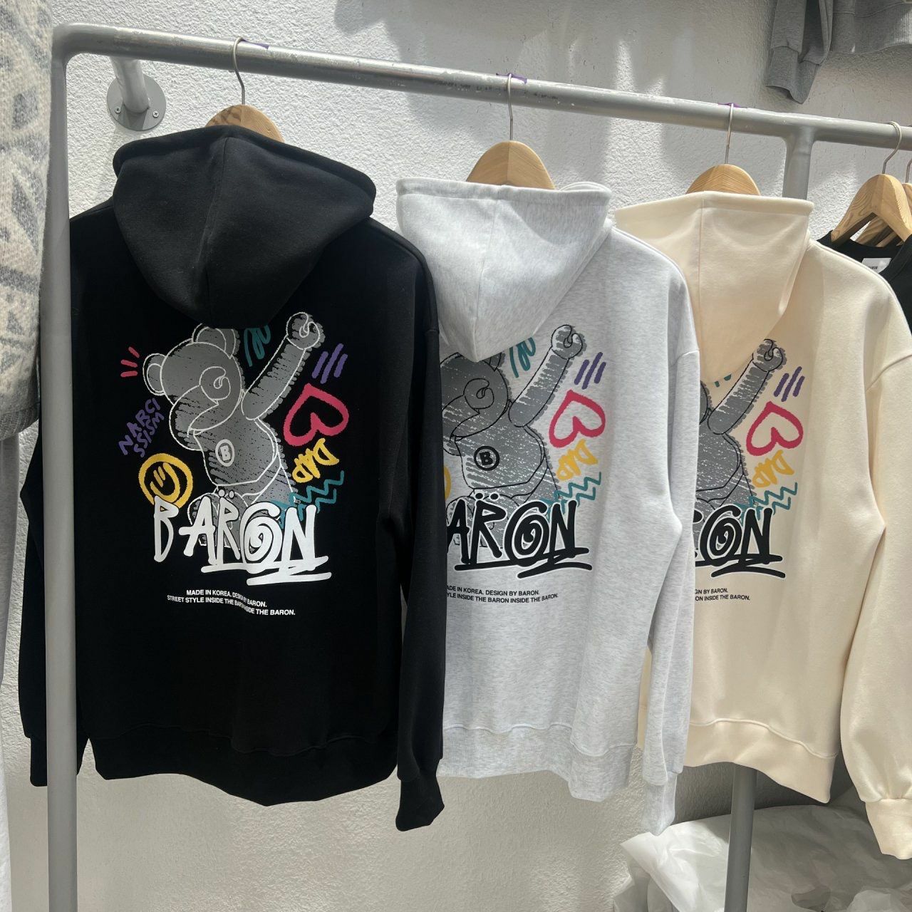 熊仔圖案英文字連帽衛衣 BARON-140T