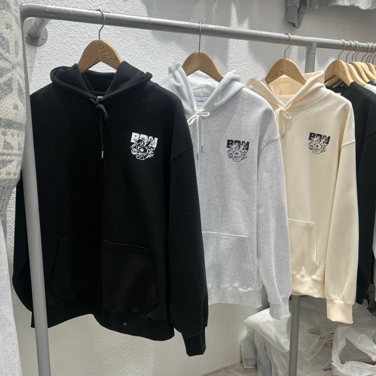 熊仔圖案英文字連帽衛衣 BARON-140T