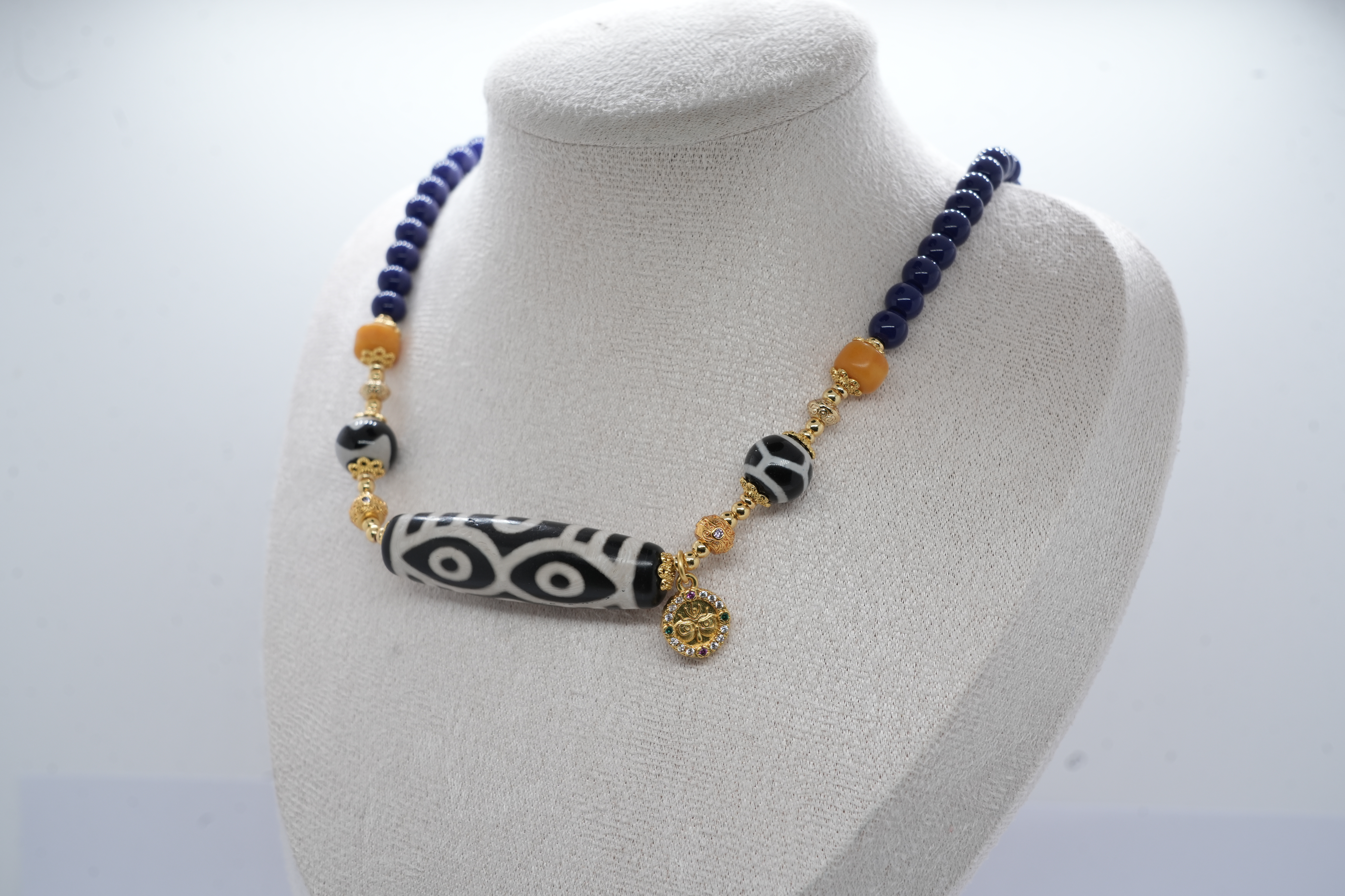 D11 - 黑白龍眼六眼天珠頸鏈設計款