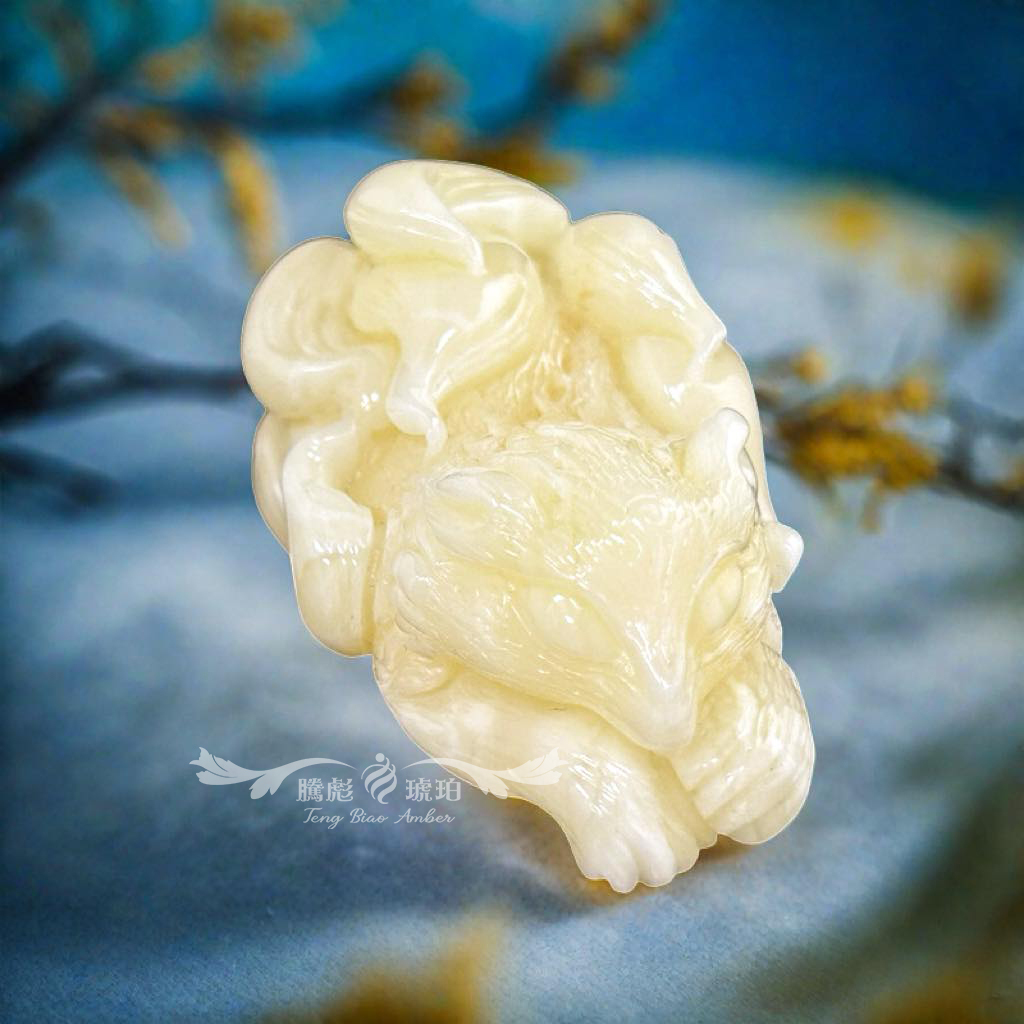(已結緣)收藏級天然波羅的海牛奶白花蜜蠟九尾白狐掛擺件