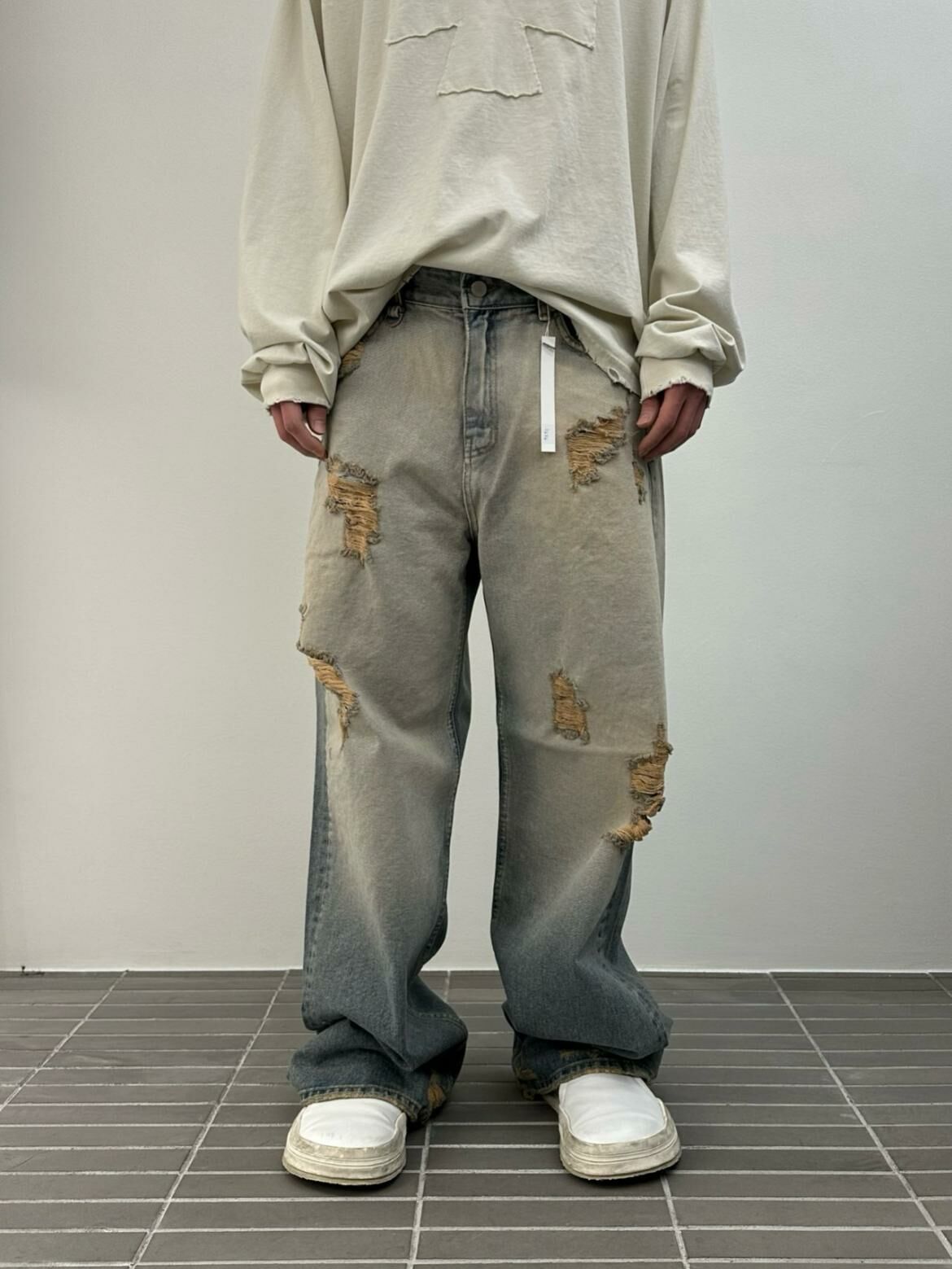 洗水破洞鬆身牛仔褲 WELL DONE-123P