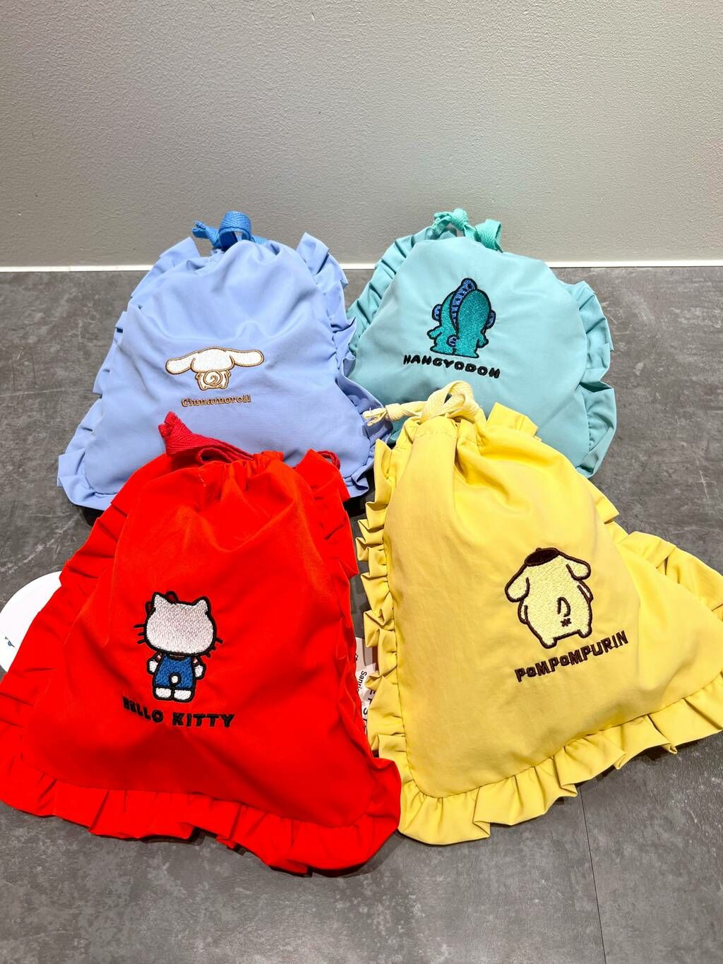 現貨┃日牌聯名 三麗鷗 KITTY 布丁狗 大耳狗 漢頓 醜魚 束口袋