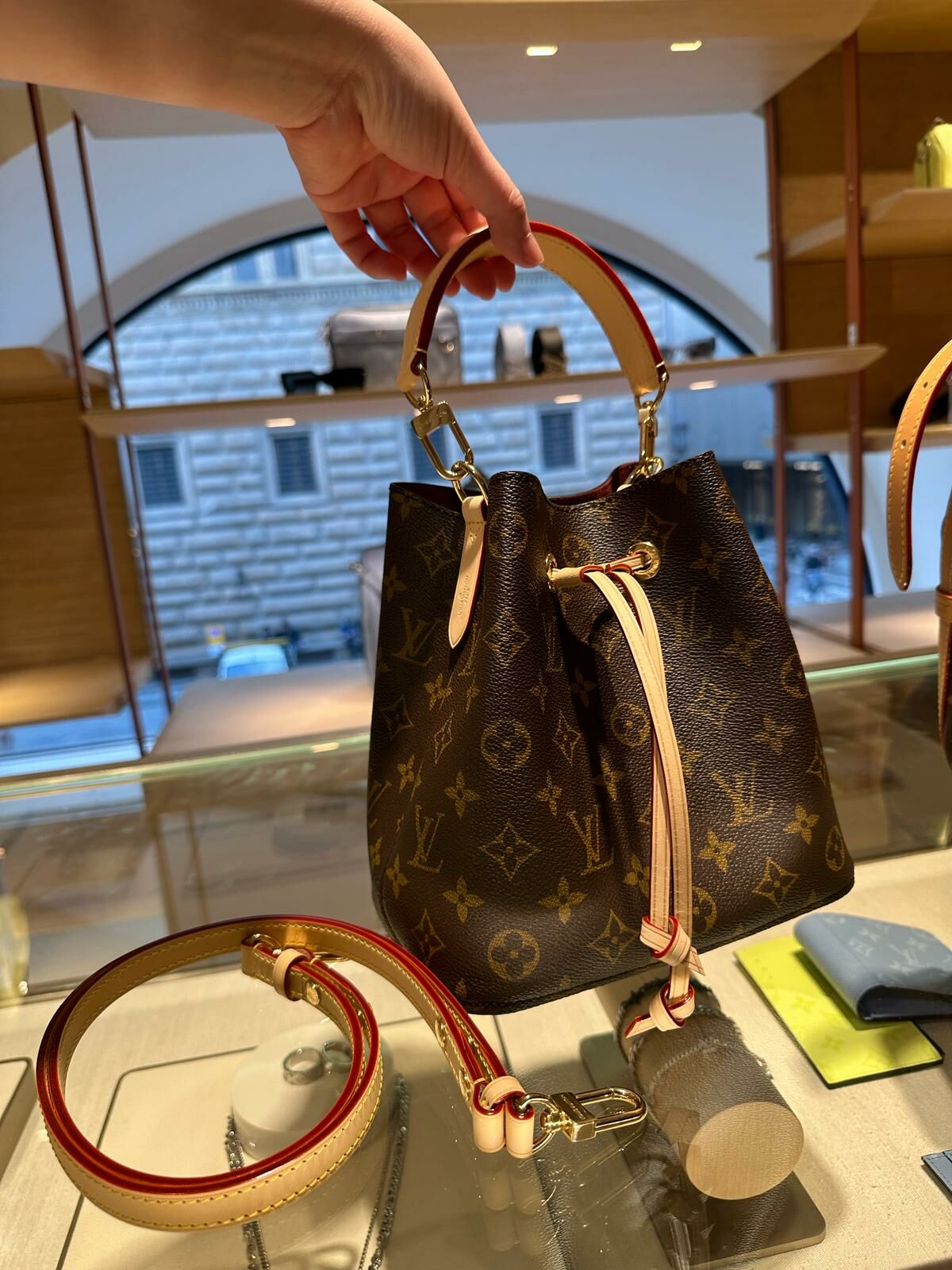 【預訂】 LV Néonoé BB (先付$500後付$13499）售價$13999