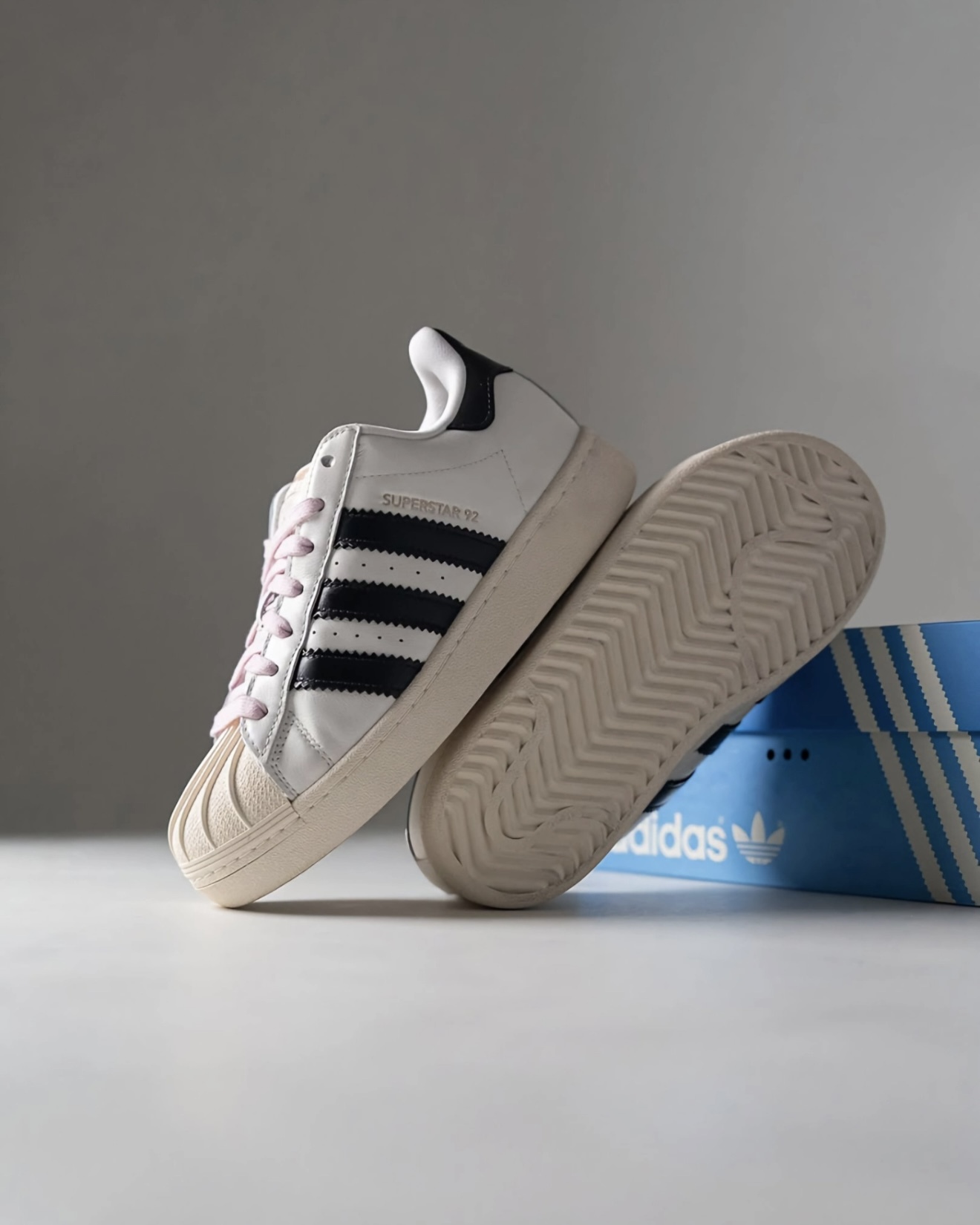 【Focus Store】預購 Pharrell x Adidas Originals Superstar 92 "Virginia - White" 巨型貝殼頭 JI4268