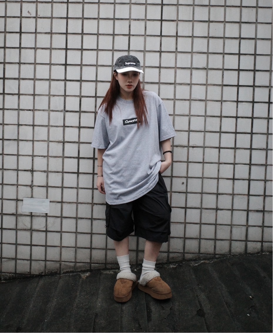 <快速出貨>Supreme Futura box logo 特殊字體短踢 灰