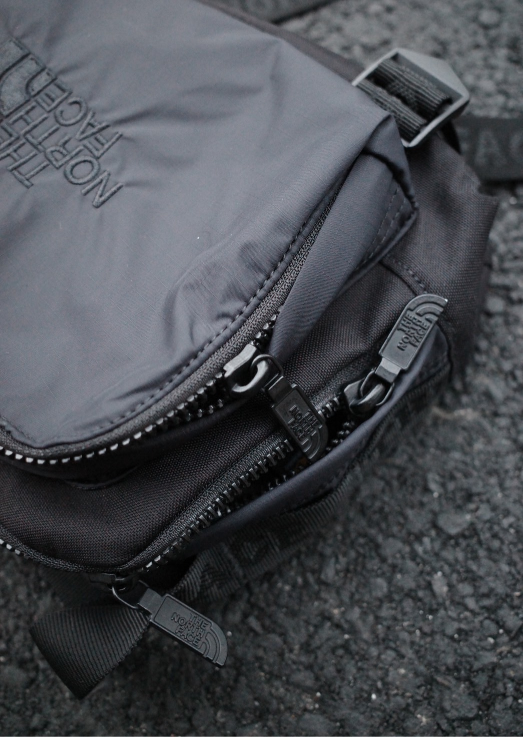 <快速出貨>THE NORTH FACE 紫標 方型肩背包 黑色