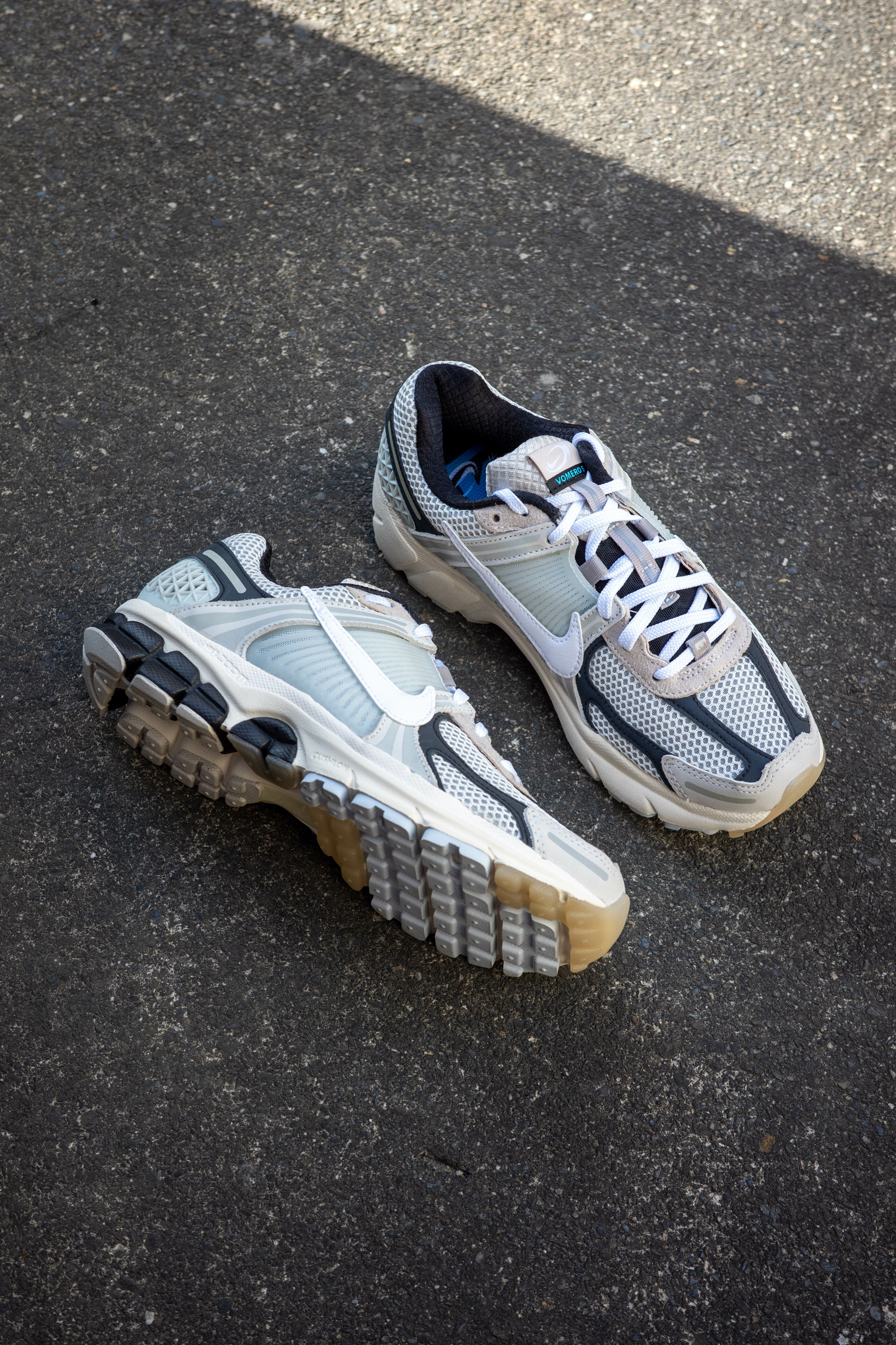 Nike Air zoom Vomero 5 “螢光白” ( FN7649-110 )