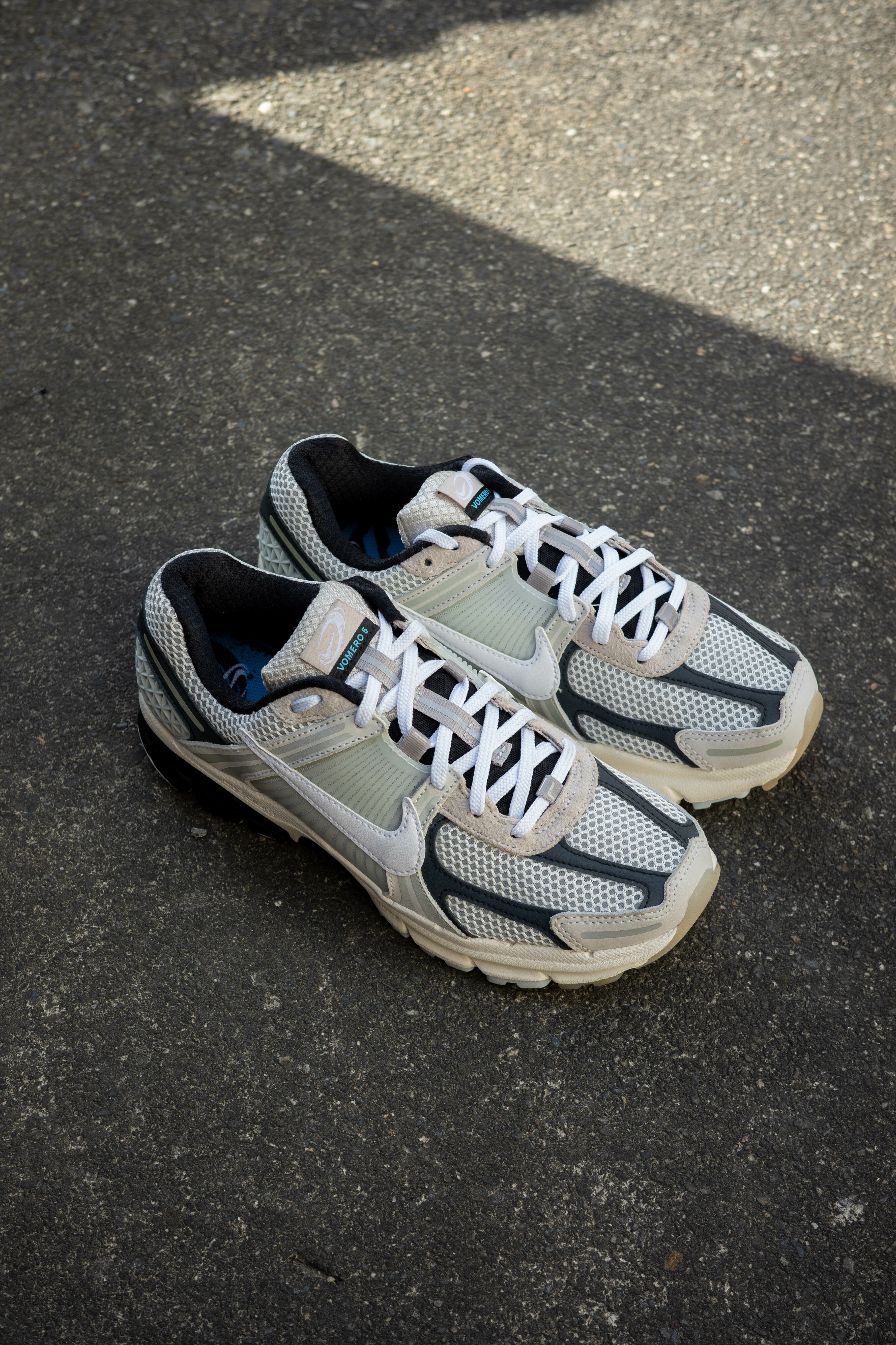 Nike Air zoom Vomero 5 “螢光白” ( FN7649-110 )