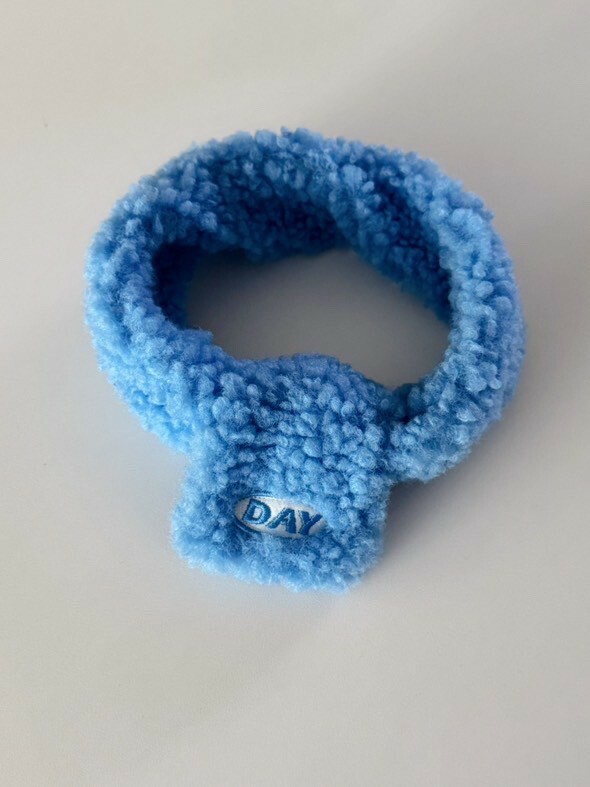 【現貨】Cuddly day．蔚藍俊俏圍巾