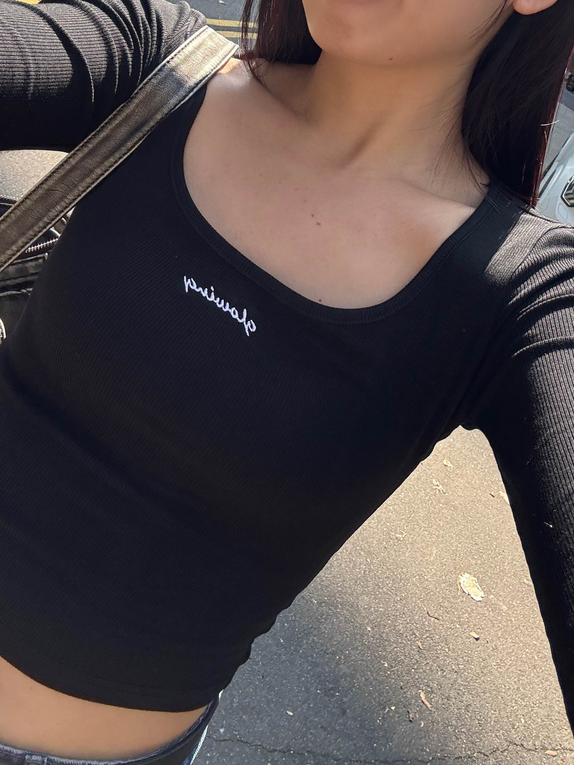 𝐆𝐋𝐎𝐖𝐈𝐍𝐆 / Basic Logo Square Neck Top (3 colors)