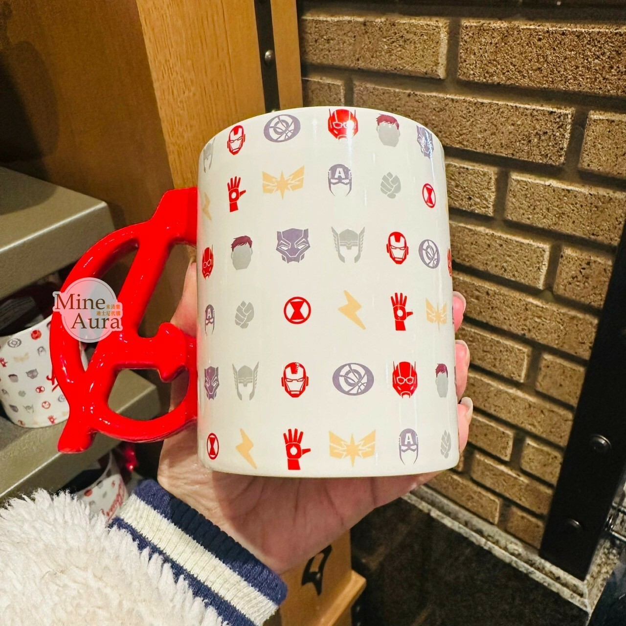 復仇者聯盟 The Avengers 經典標誌 滿版圖案 白底 A字手把 馬克杯 水杯 漫威 Marvel -上海迪士尼樂園