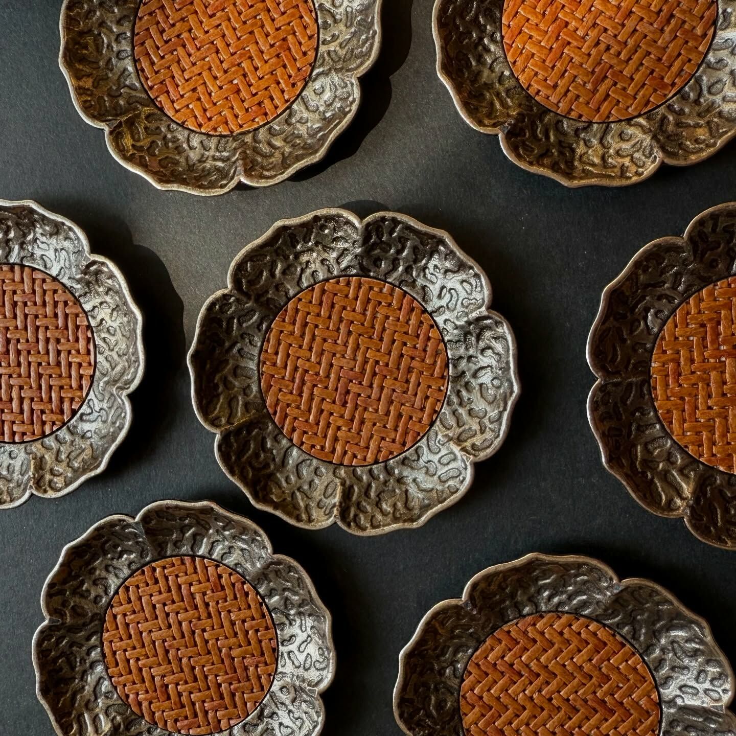 [原石] 水晶展示盤 合金+竹蓆材質