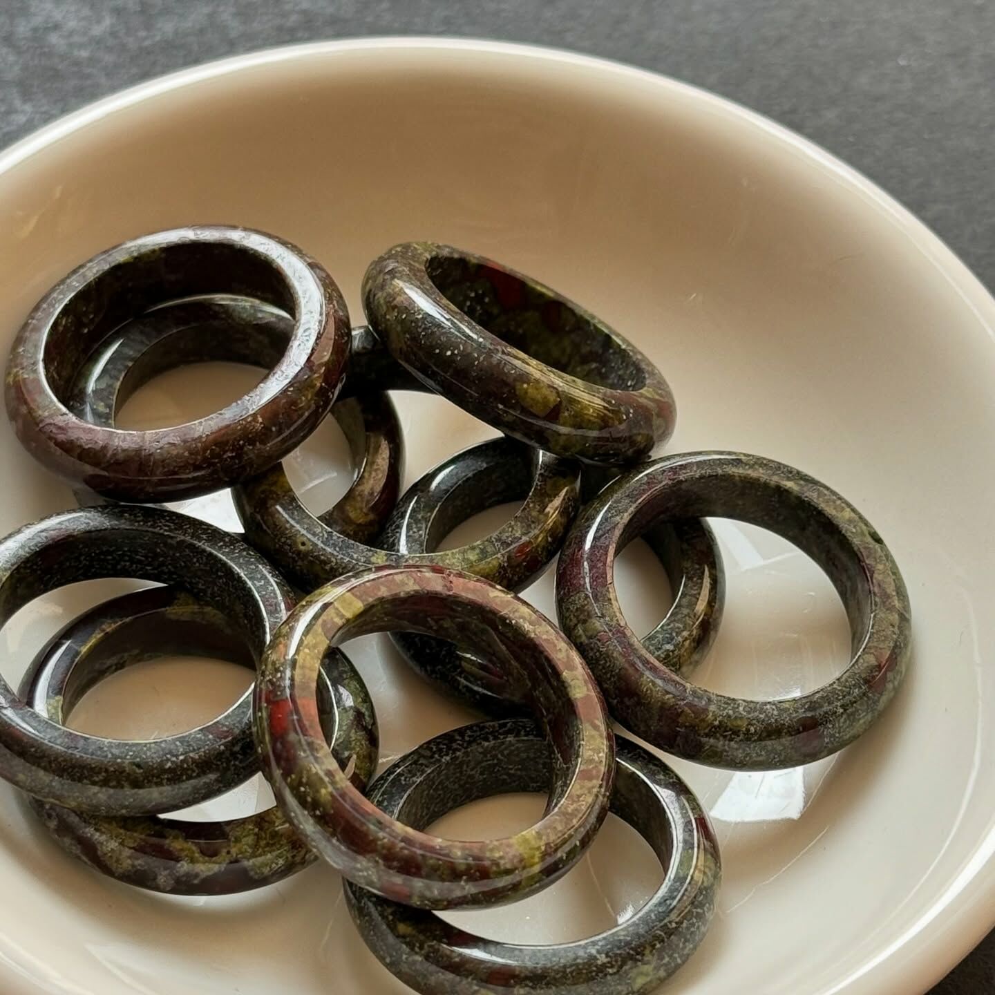 [原石] 龍血石 玉戒