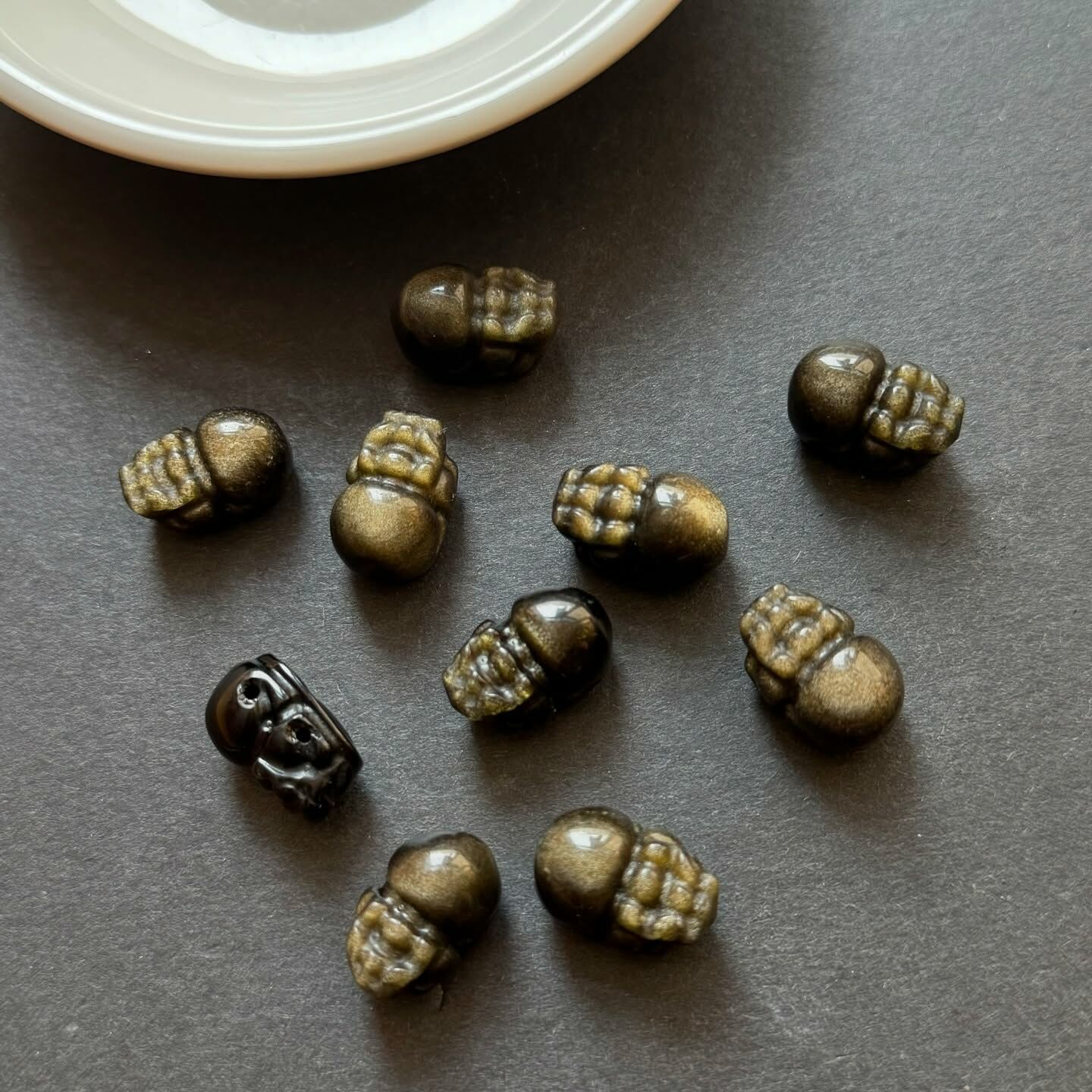 [原石] 金曜石 貔貅 （手排雙通孔）