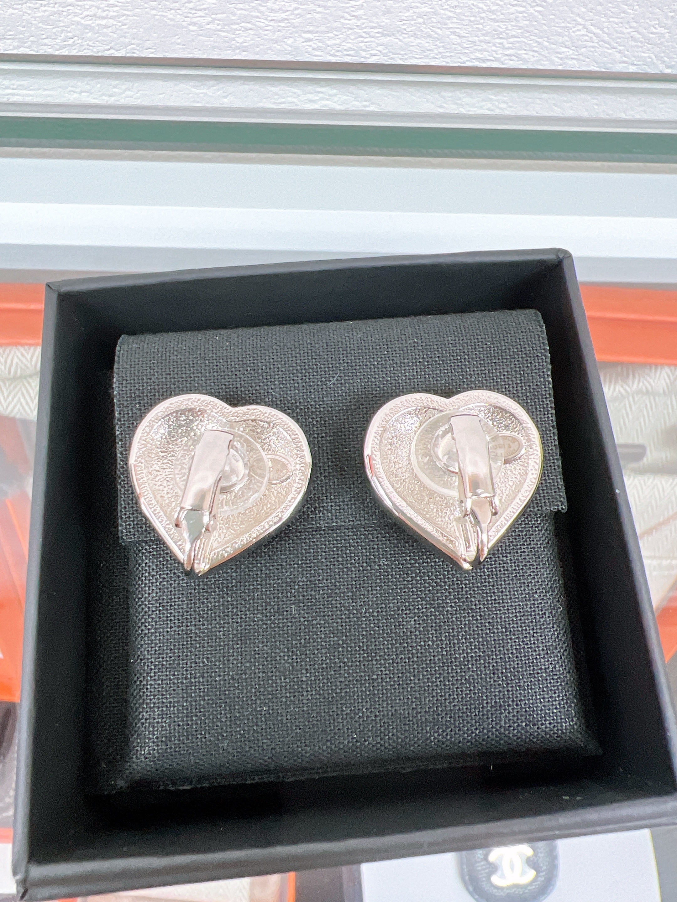 Chanel silver heart clip-on earrings 23b