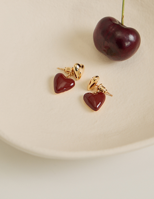 熱戀畫釉愛心。銀針耳環