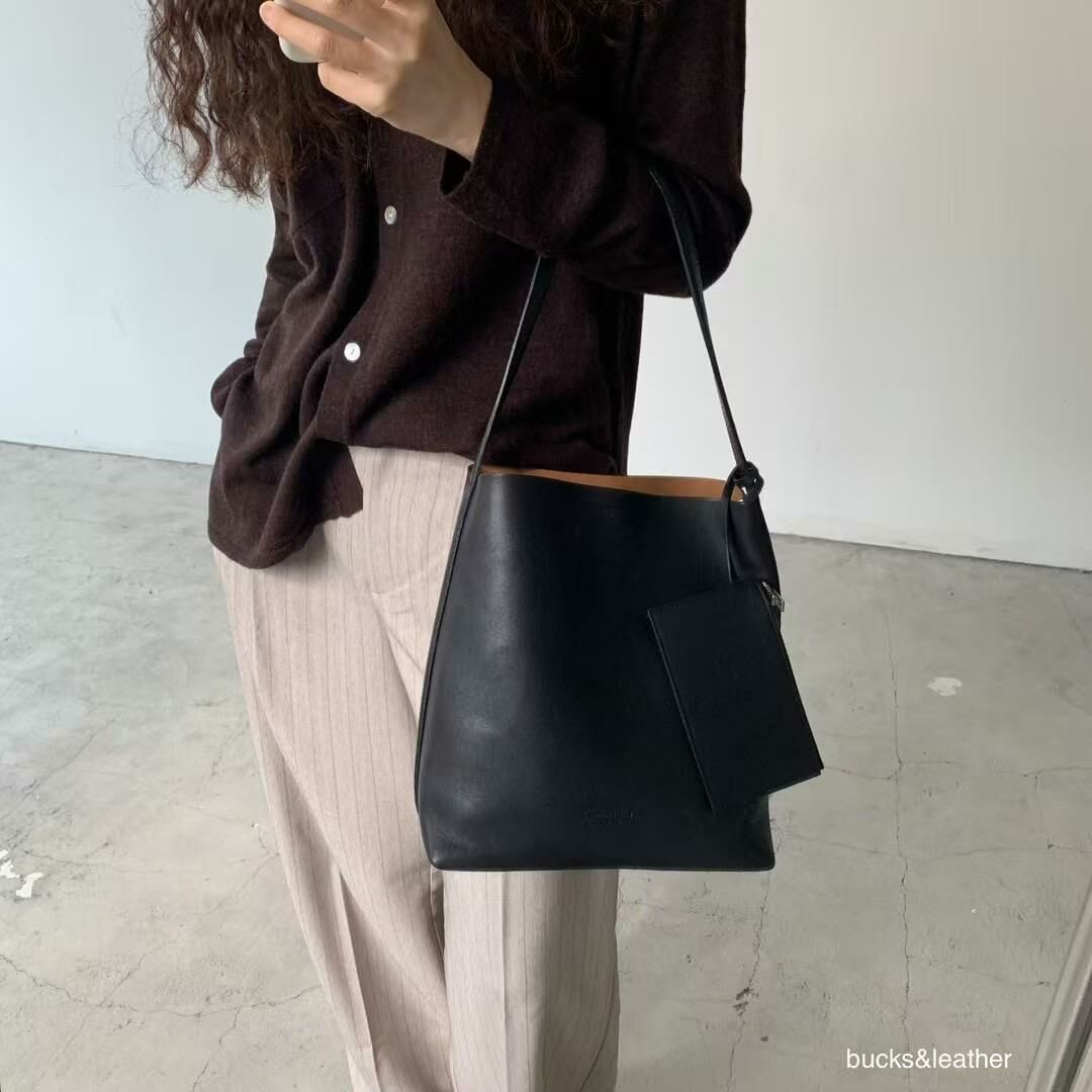 BL36B Tote Bag