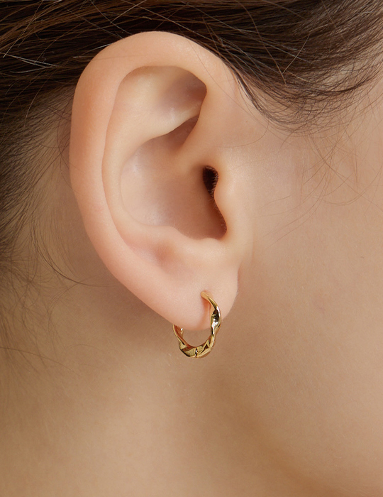 百搭纏繞圈圈。針式耳環(金)