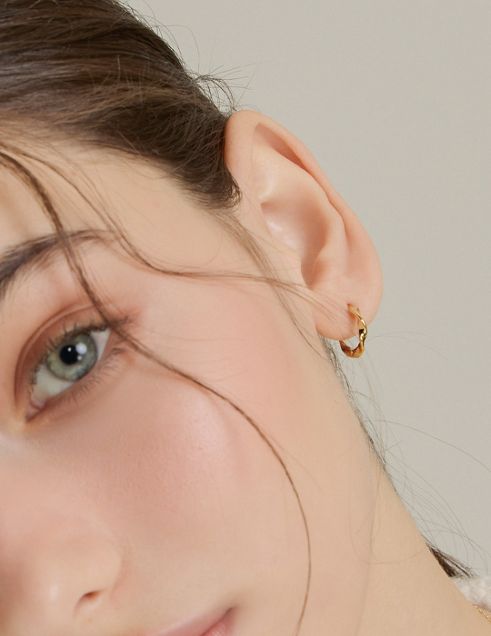 百搭纏繞圈圈。針式耳環(金)