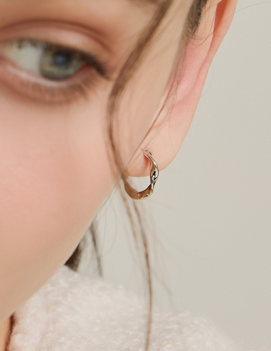 百搭纏繞圈圈。針式耳環(銀)