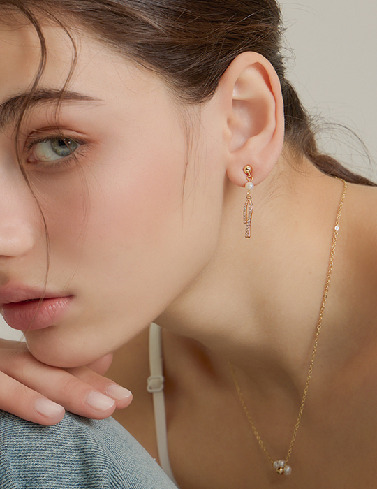 簡約珍珠光韻。銀針耳環