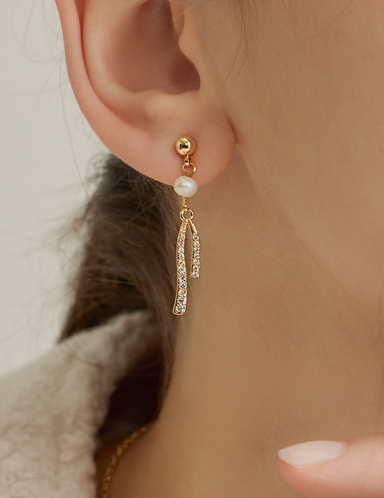 簡約珍珠光韻。銀針耳環